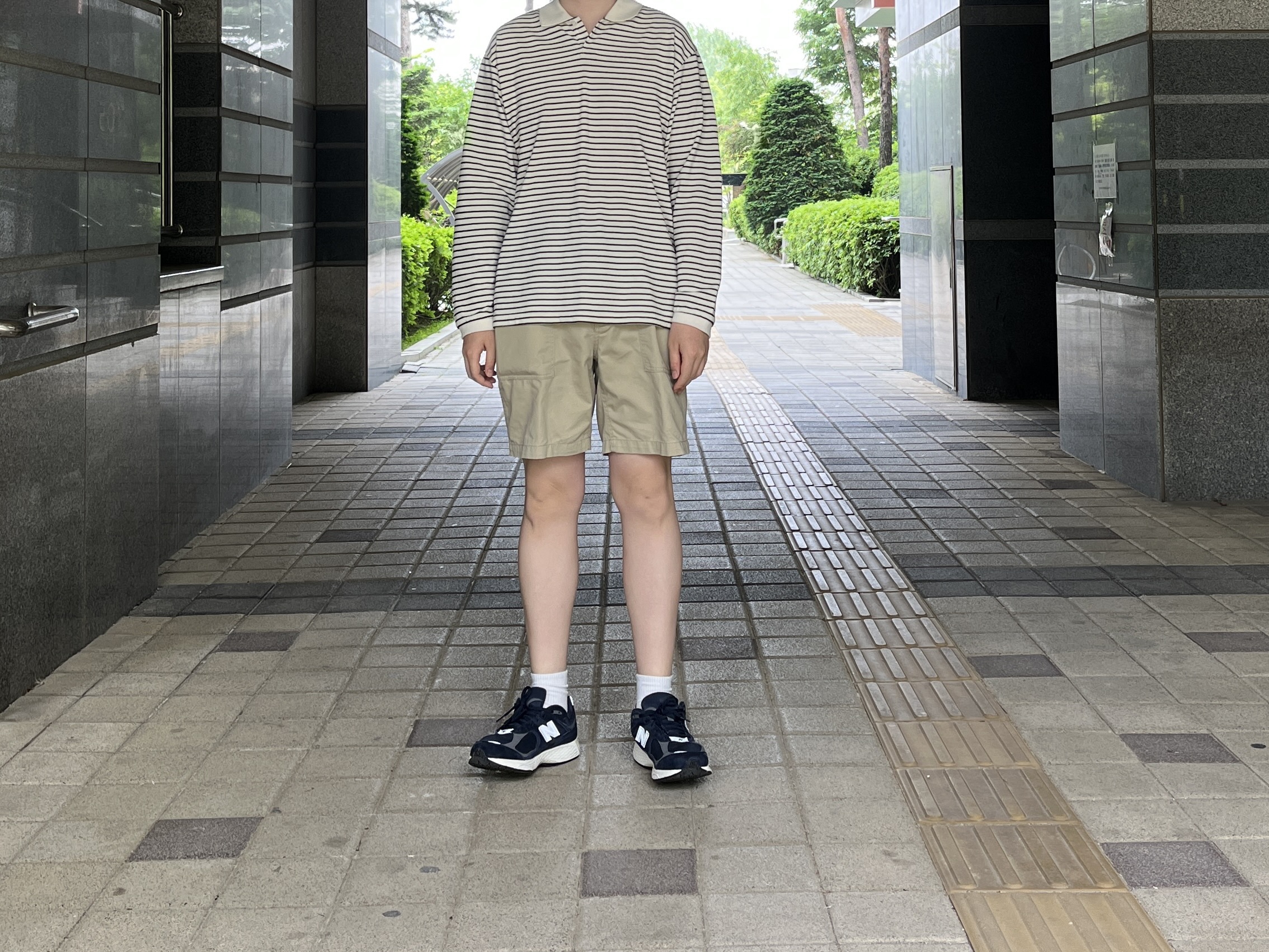 New Balance 2002R Eclipse Castlerock 착용 스타일