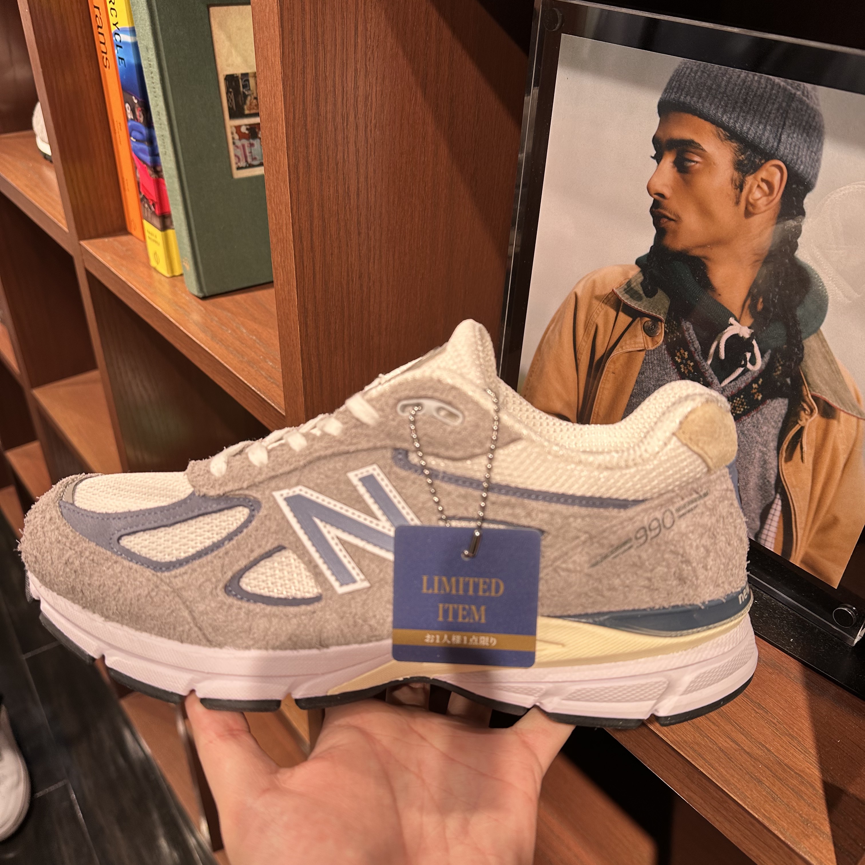 New Balance 990v4 Made in USA Gray Suede 착용 스타일