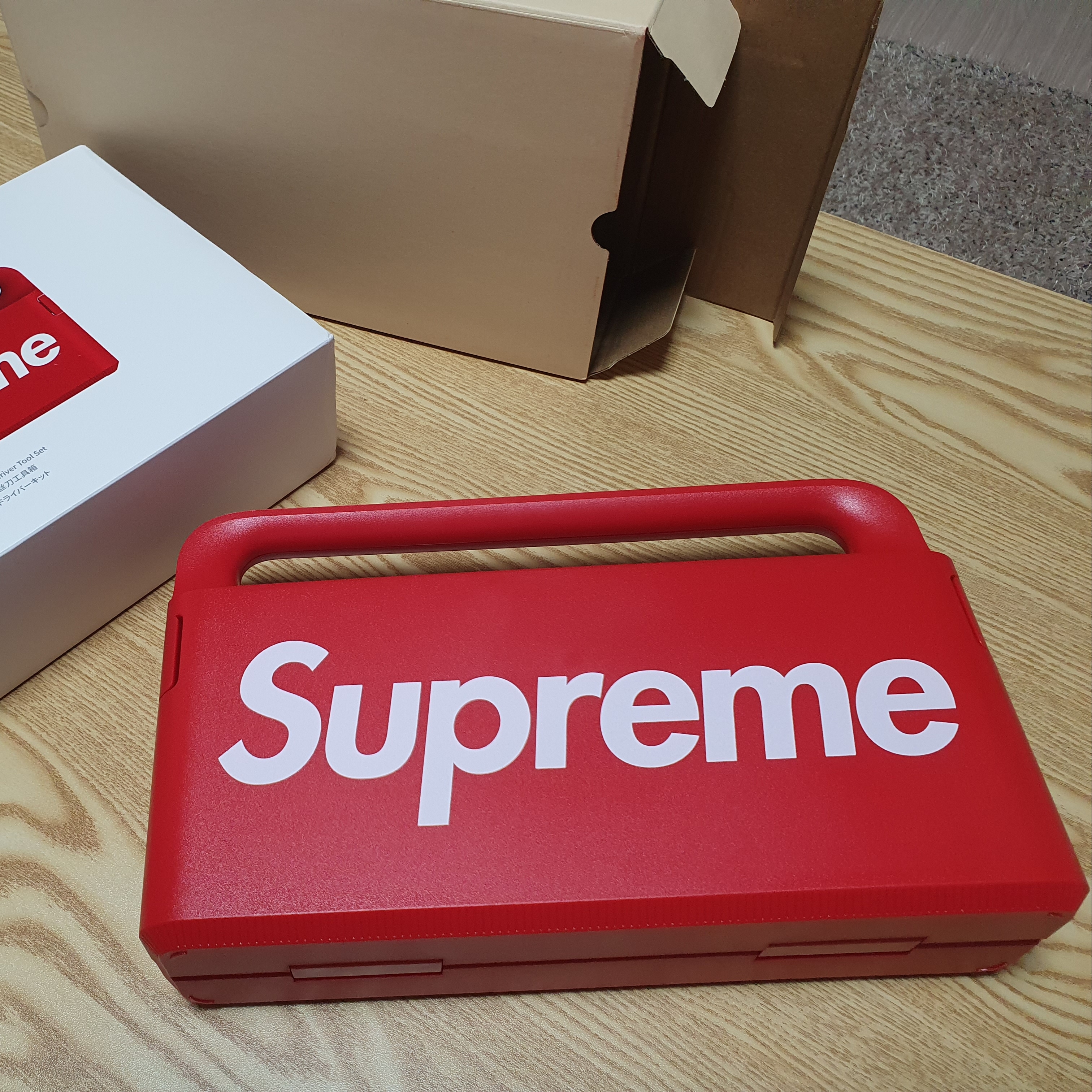 Supreme x Hoto 5-Piece Tool Set Red - 23SS 착용 스타일 - 1