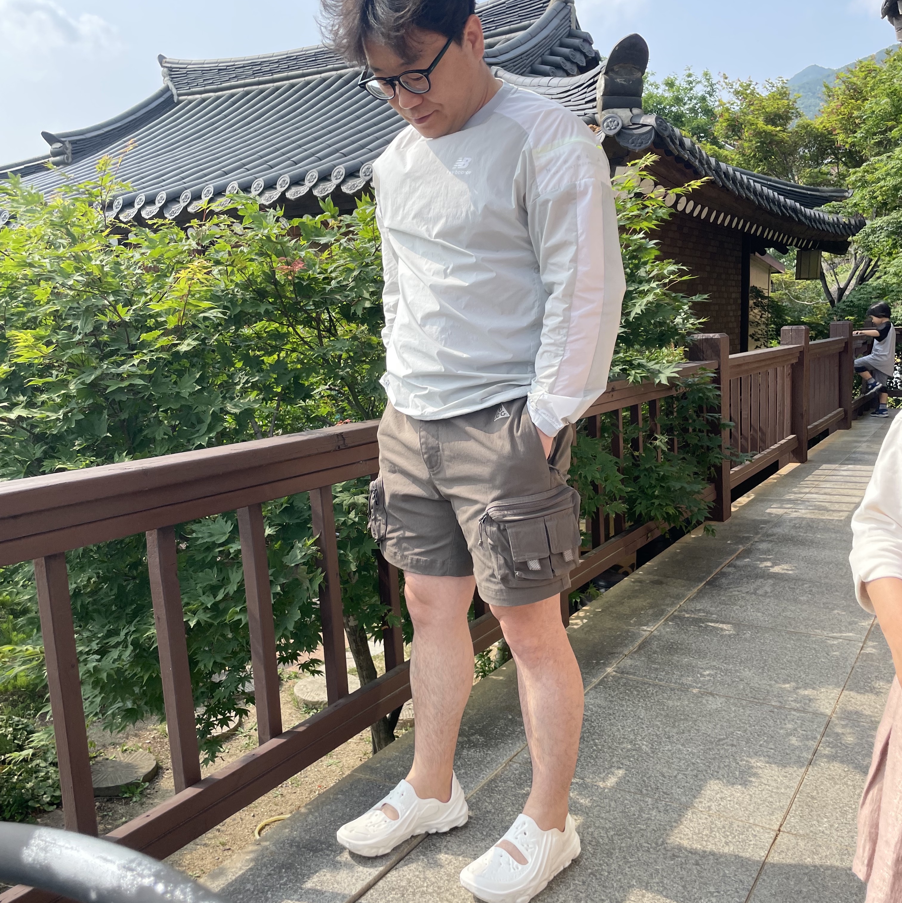 Nike ISPA Universal Natural, Nike ACG Cargo Shorts Ironstone - Asia 착용 스타일 - 2