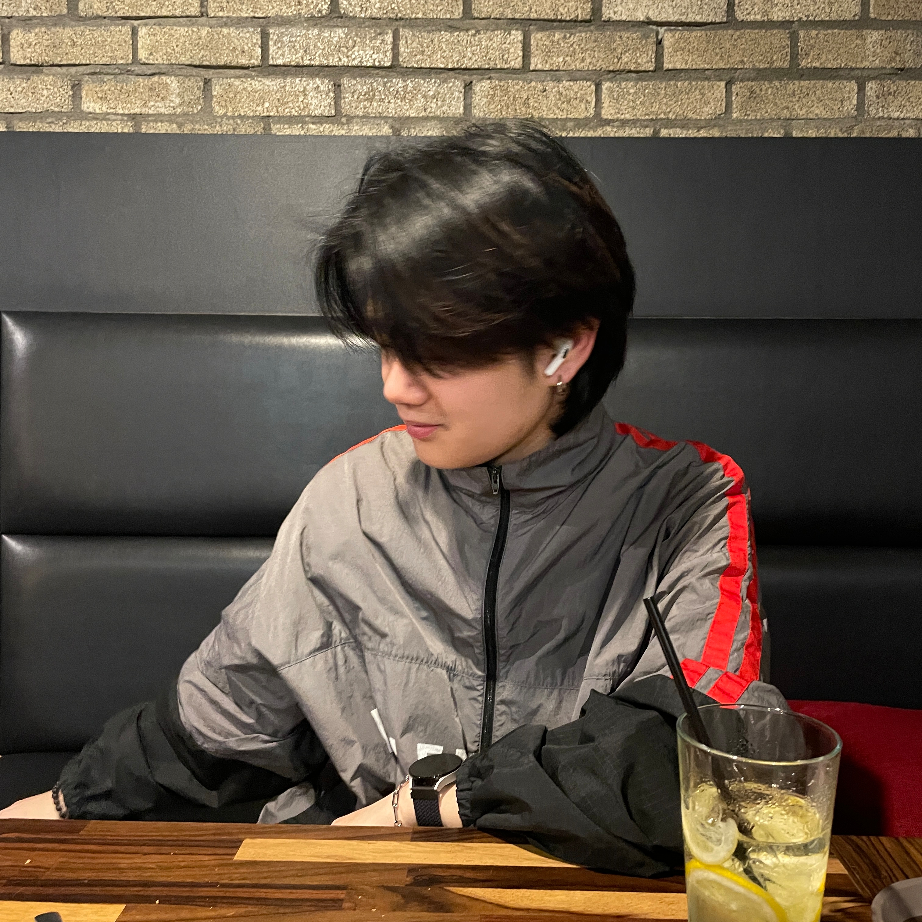 Apple AirPods Pro 2nd Gen (Korean Ver.) 착용 스타일 - 2