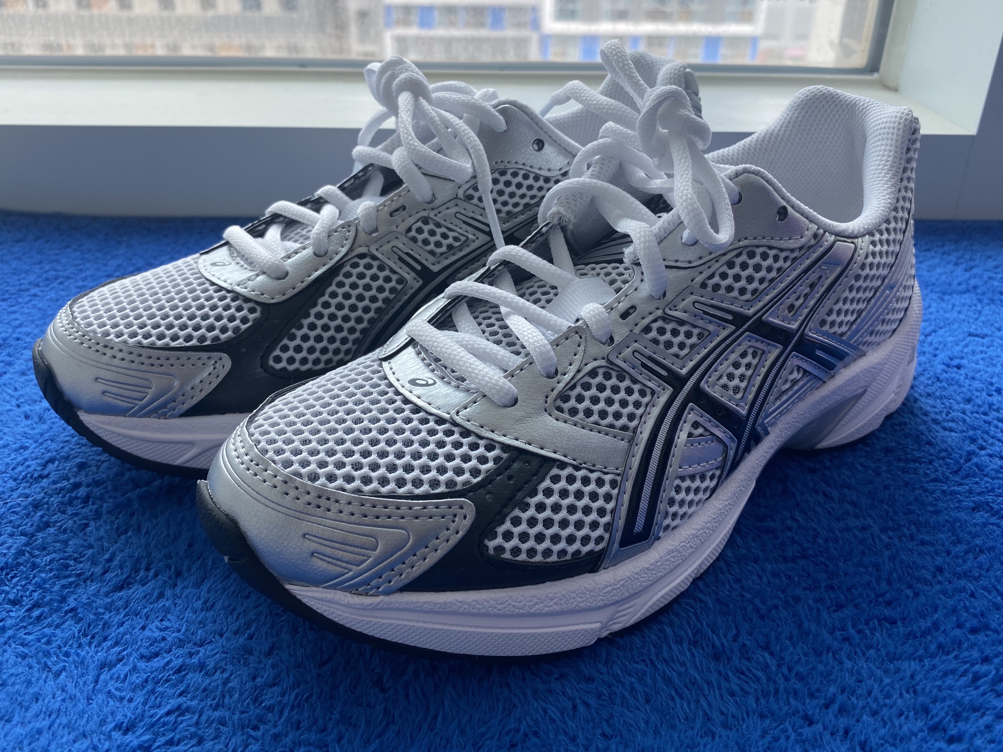 Asics Gel-1130 White Black 착용 스타일 - 1