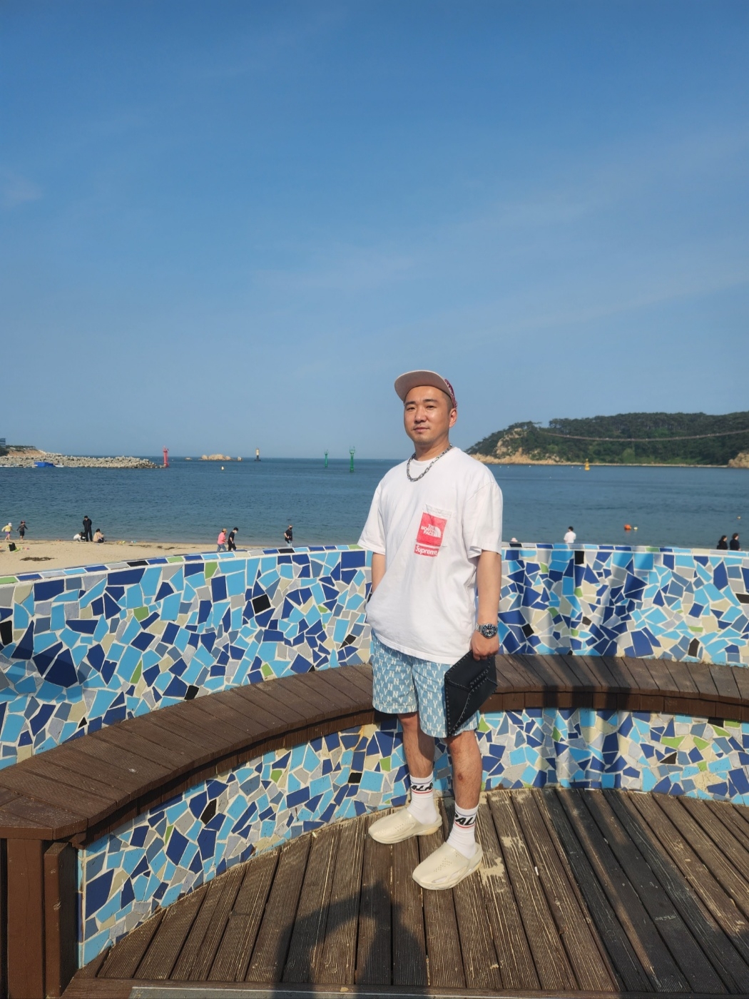 Nike x Matthew M Williams 005 Slide Light Bone and Chrome, Supreme x The North Face Printed Pocket T-Shirt White - 23SS 착용 스타일
