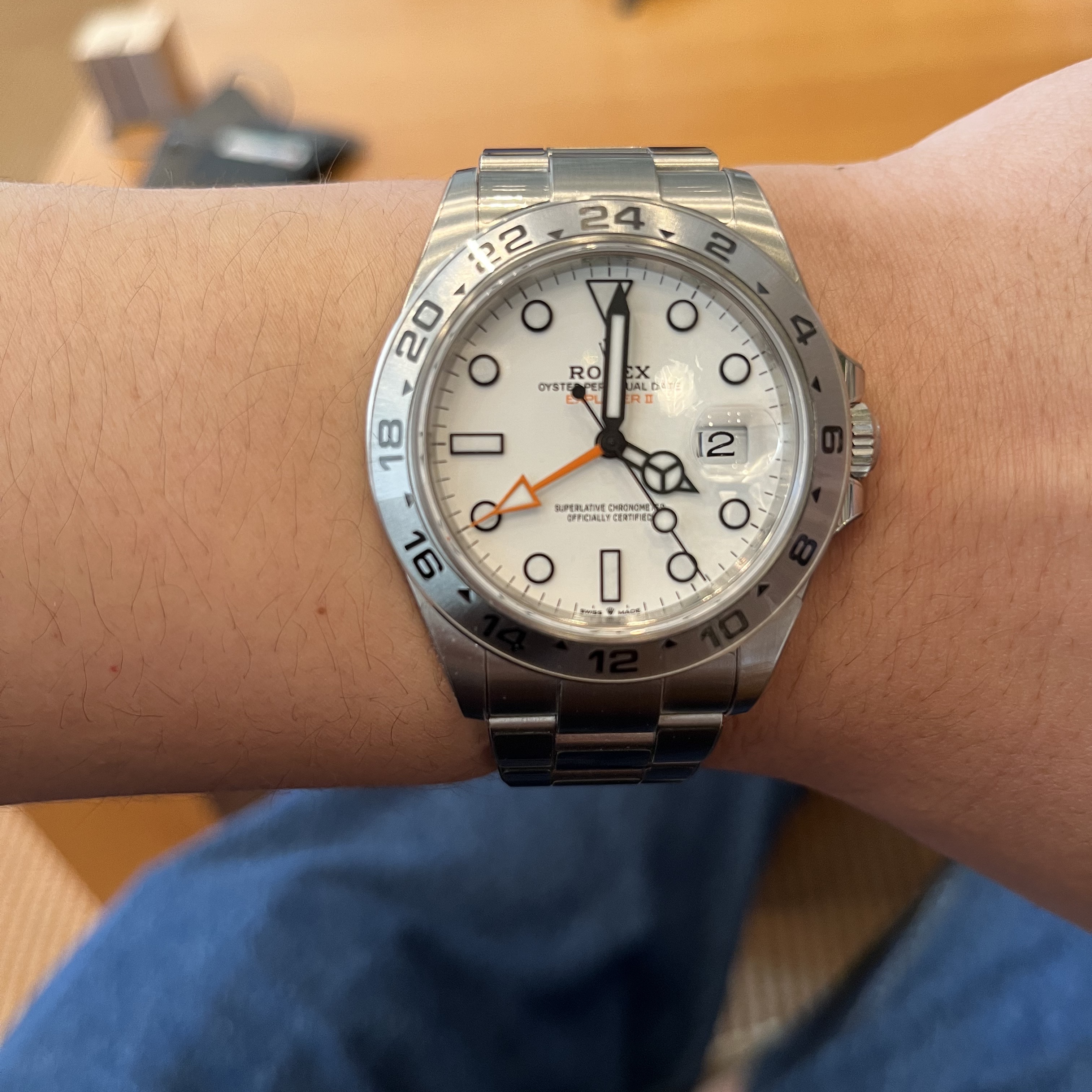 롤렉스 익스플로러 2 42mm 226570 화이트 오이스터 착용 스타일