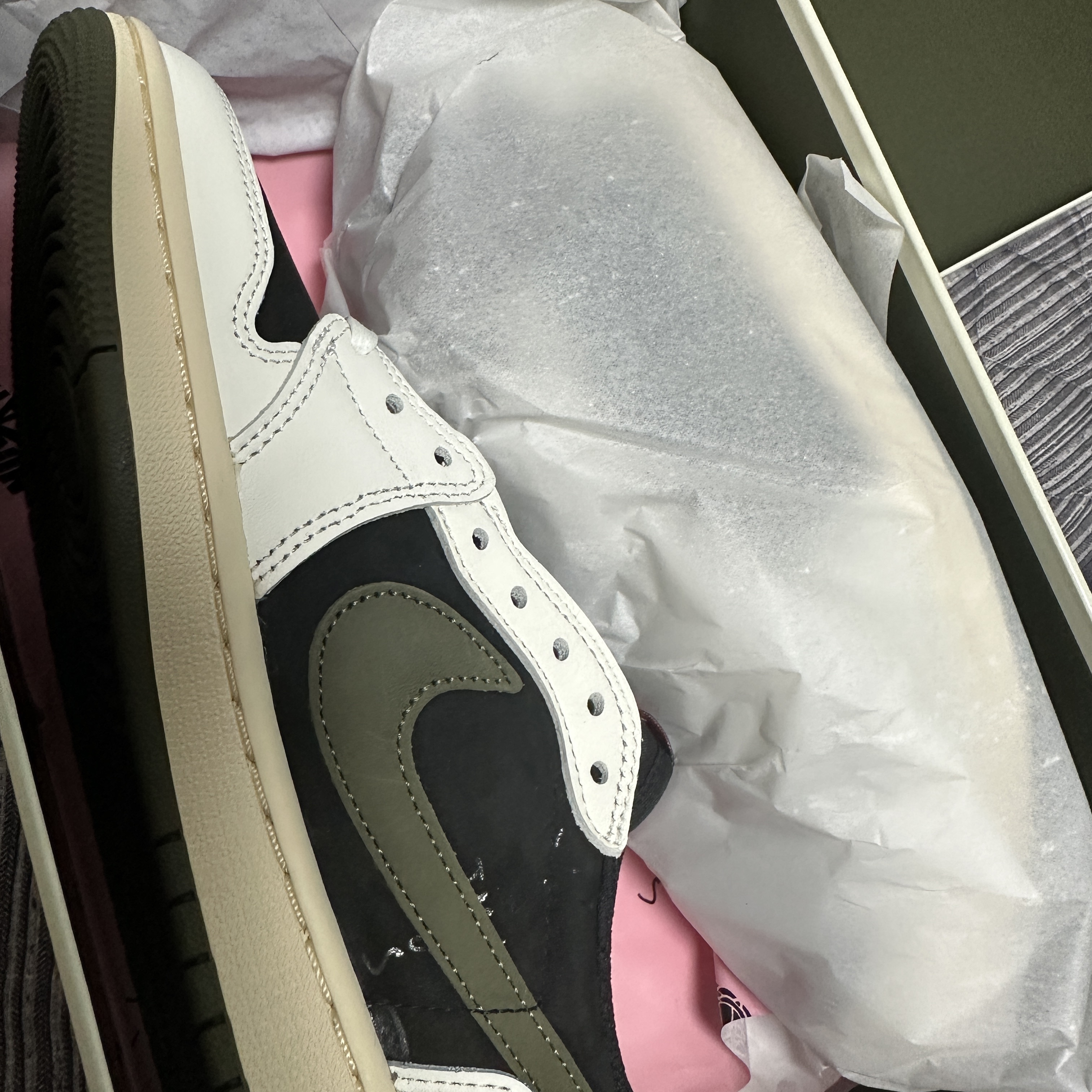 (W) Jordan 1 x Travis Scott Retro Low OG SP Medium Olive 착용 스타일