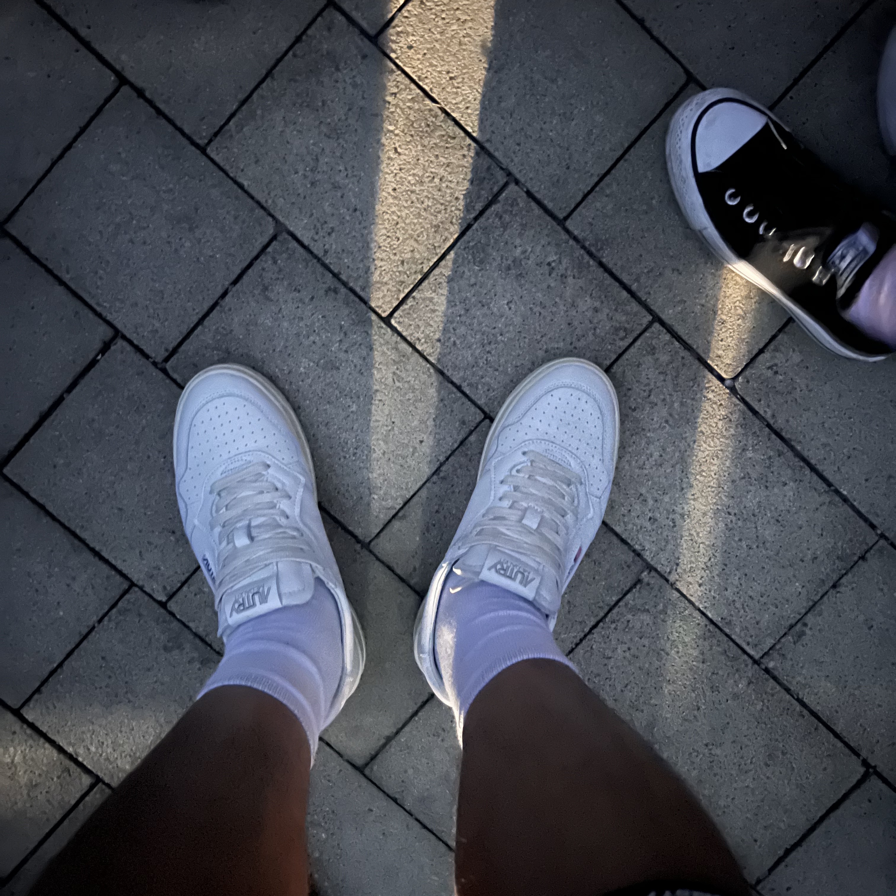 Autry Medalist Low Leather Sneakers White 착용 스타일