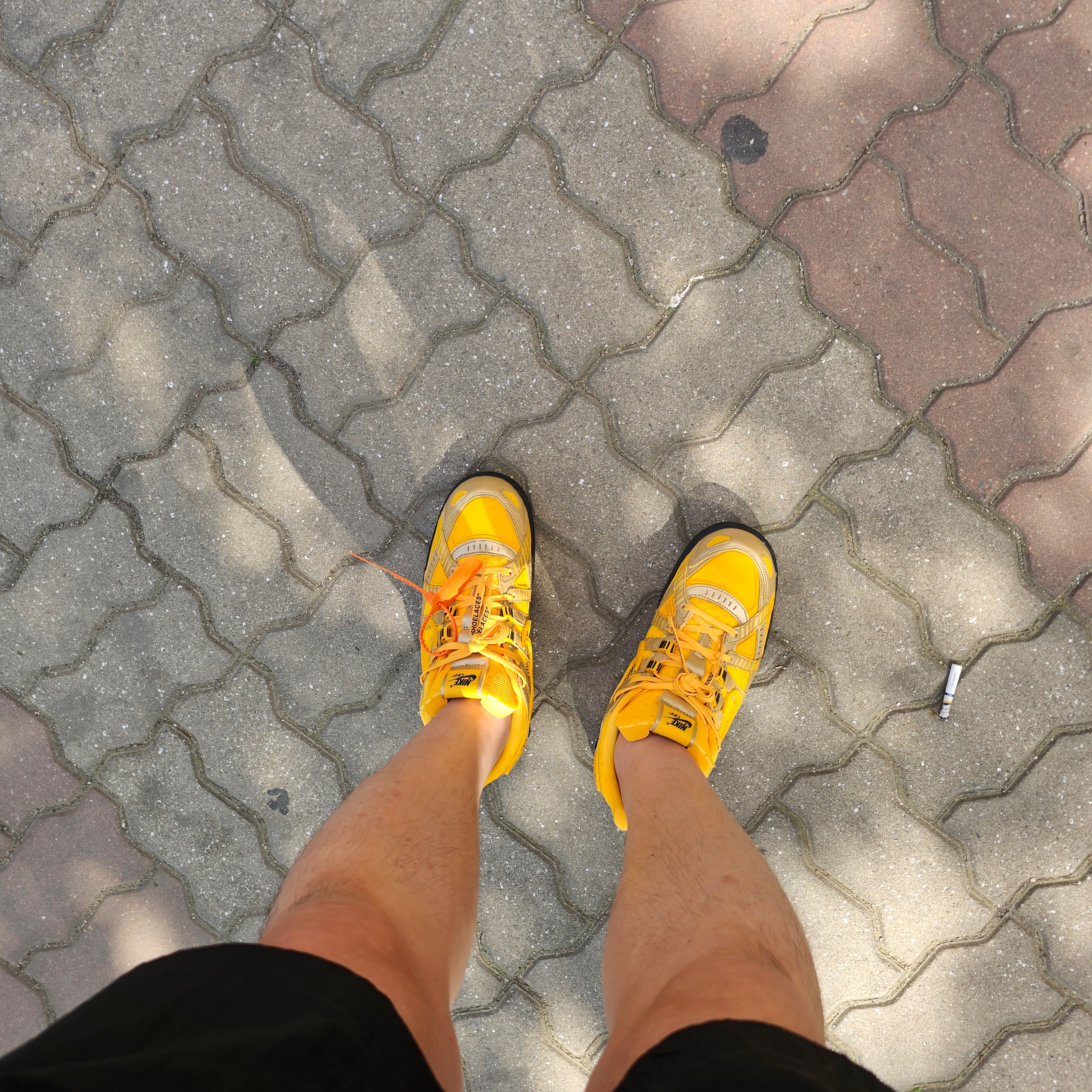Nike x Off-White Air Rubber Dunk University Gold 착용 스타일