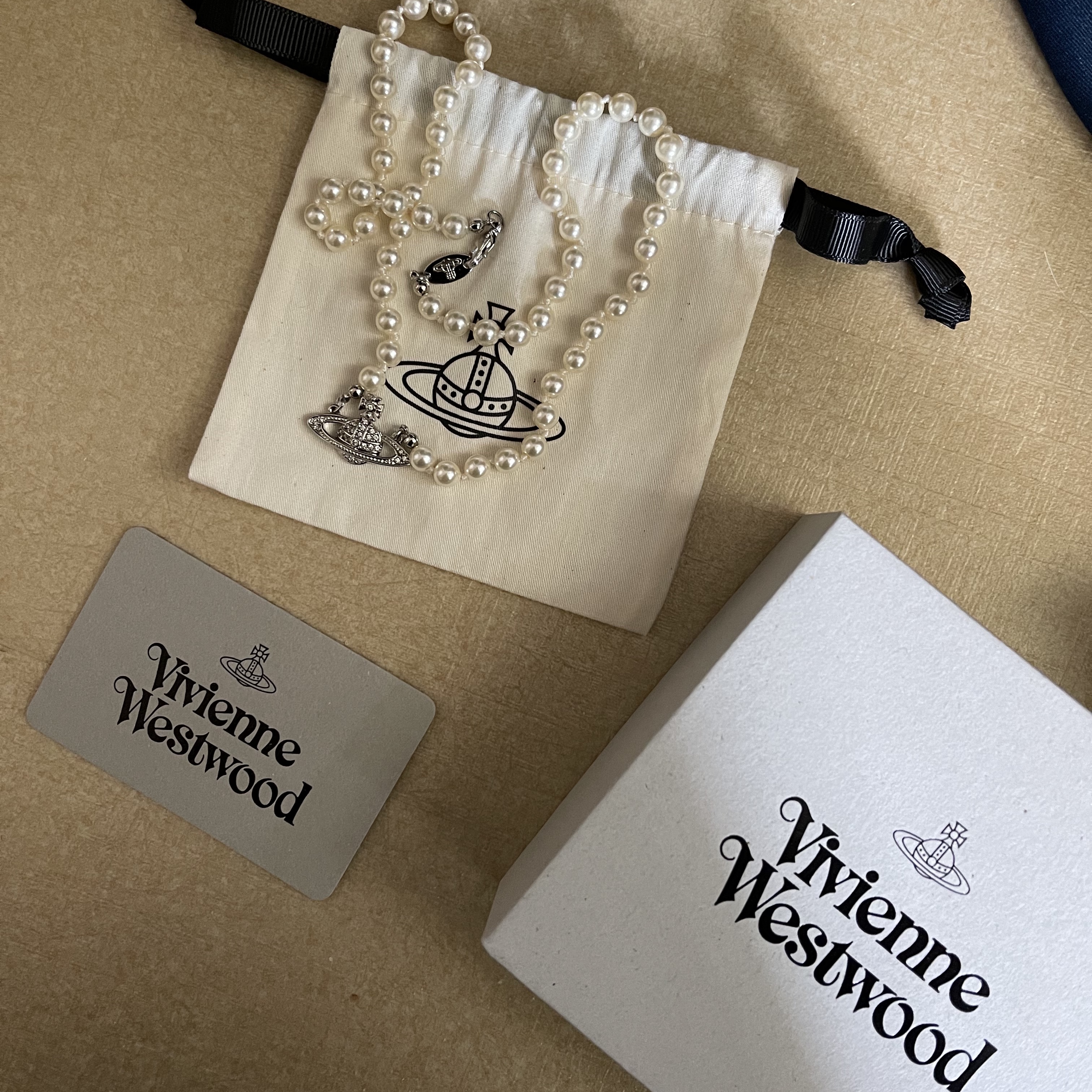 Vivienne Westwood Mini Pearl Bas Relief Necklace Silver 착용 스타일 - 1