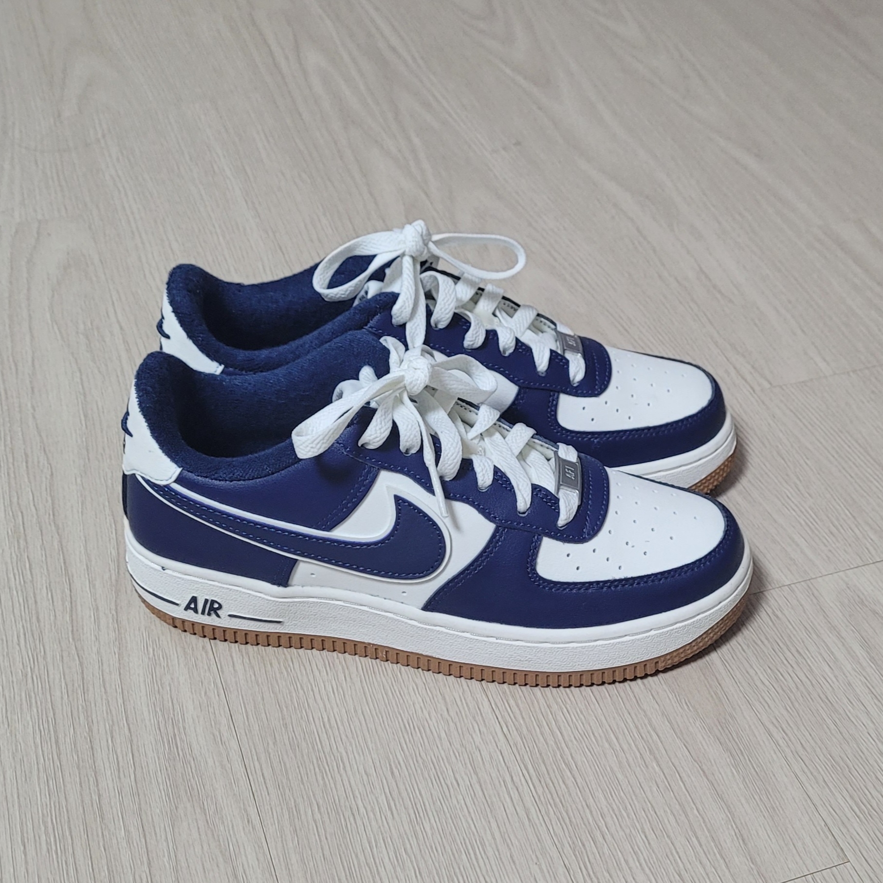 (GS) Nike Air Force 1 LV8 3 Midnight Navy 착용 스타일