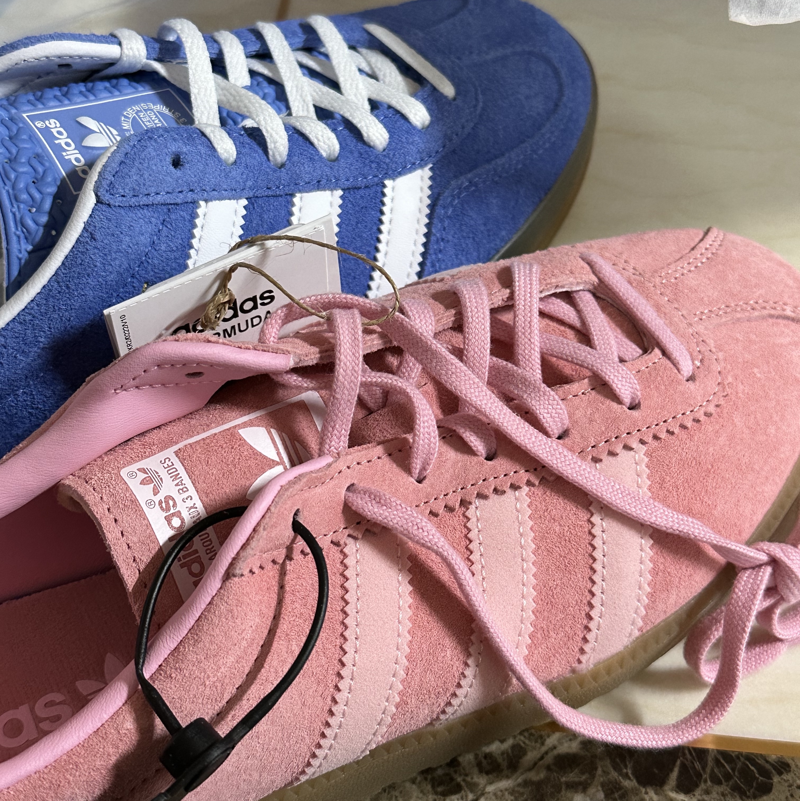 (W) Adidas Gazelle Indoor Blue Fusion Cloud White, Adidas Bermuda Glow Pink 착용 스타일 - 1