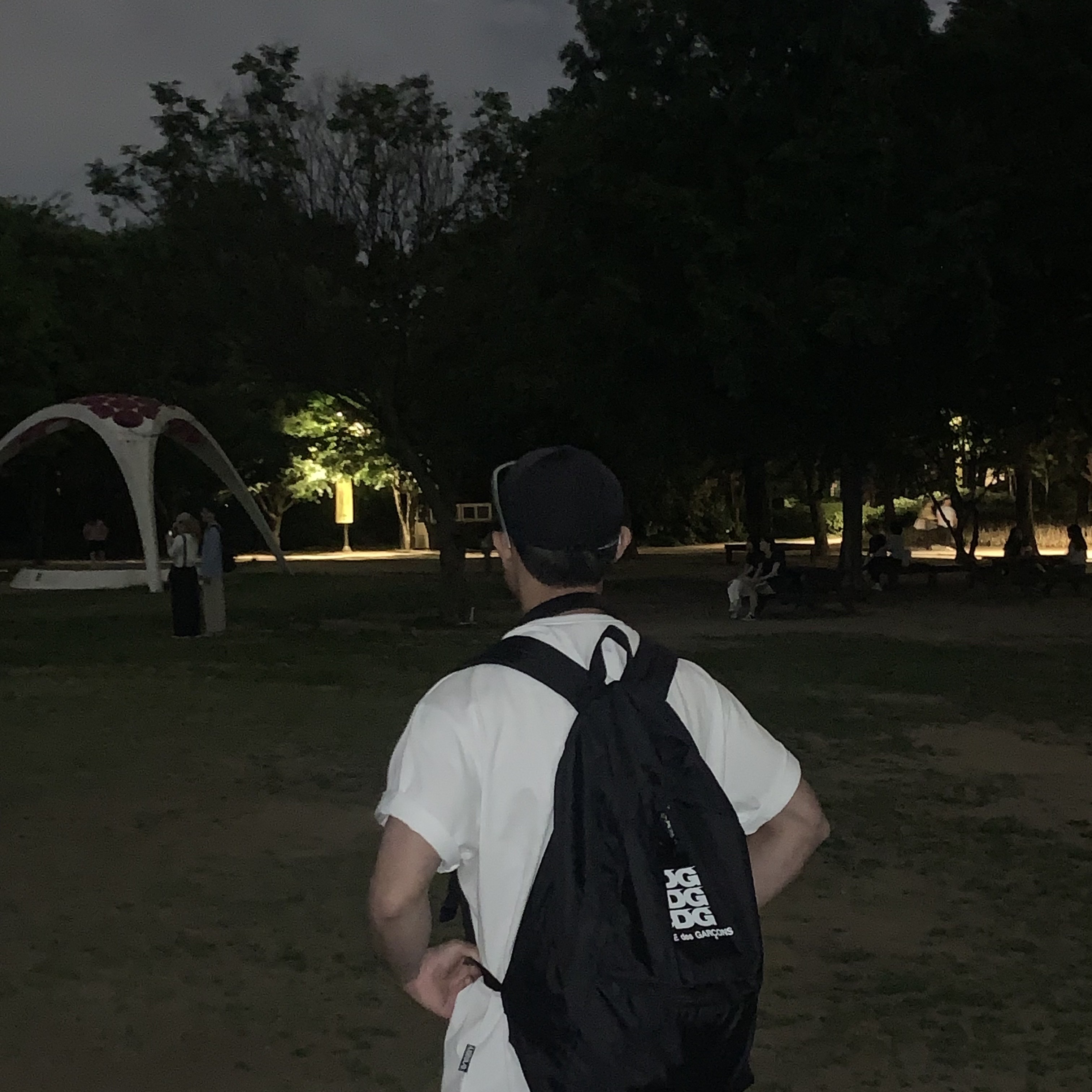 CDG Backpack Black 착용 스타일 - 1