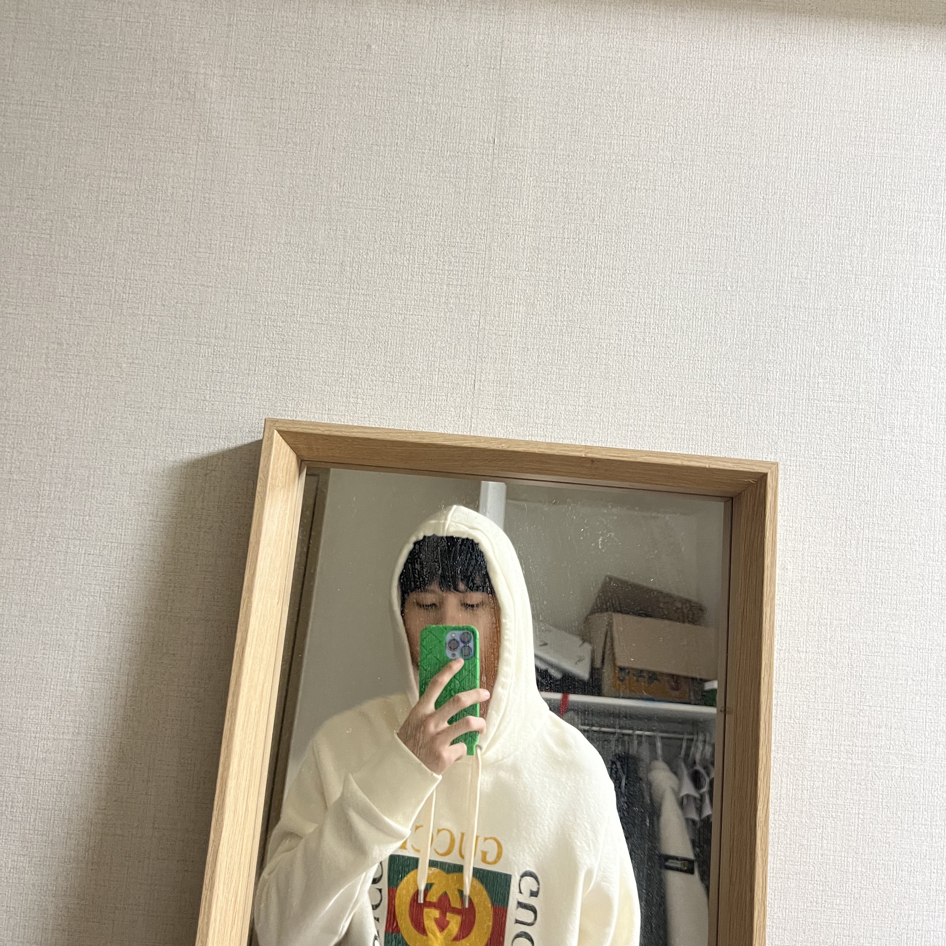 Gucci Vintage Logo Cotton Sweatshirt White 착용 스타일