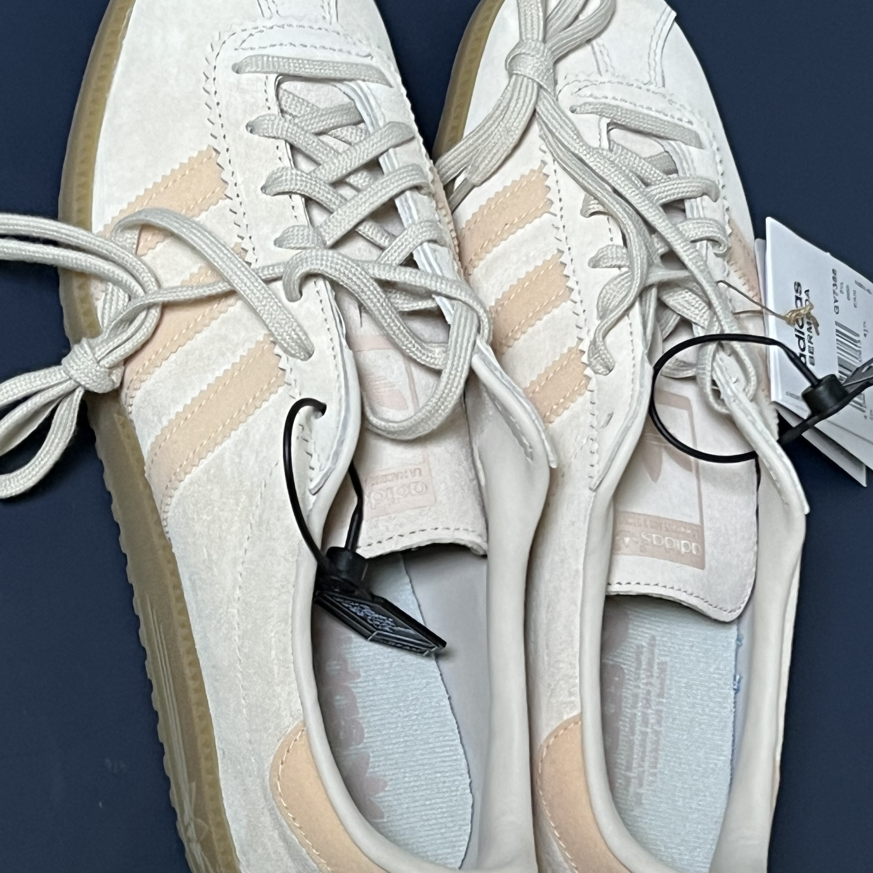 Adidas Bermuda Wonder White 착용 스타일 - 2
