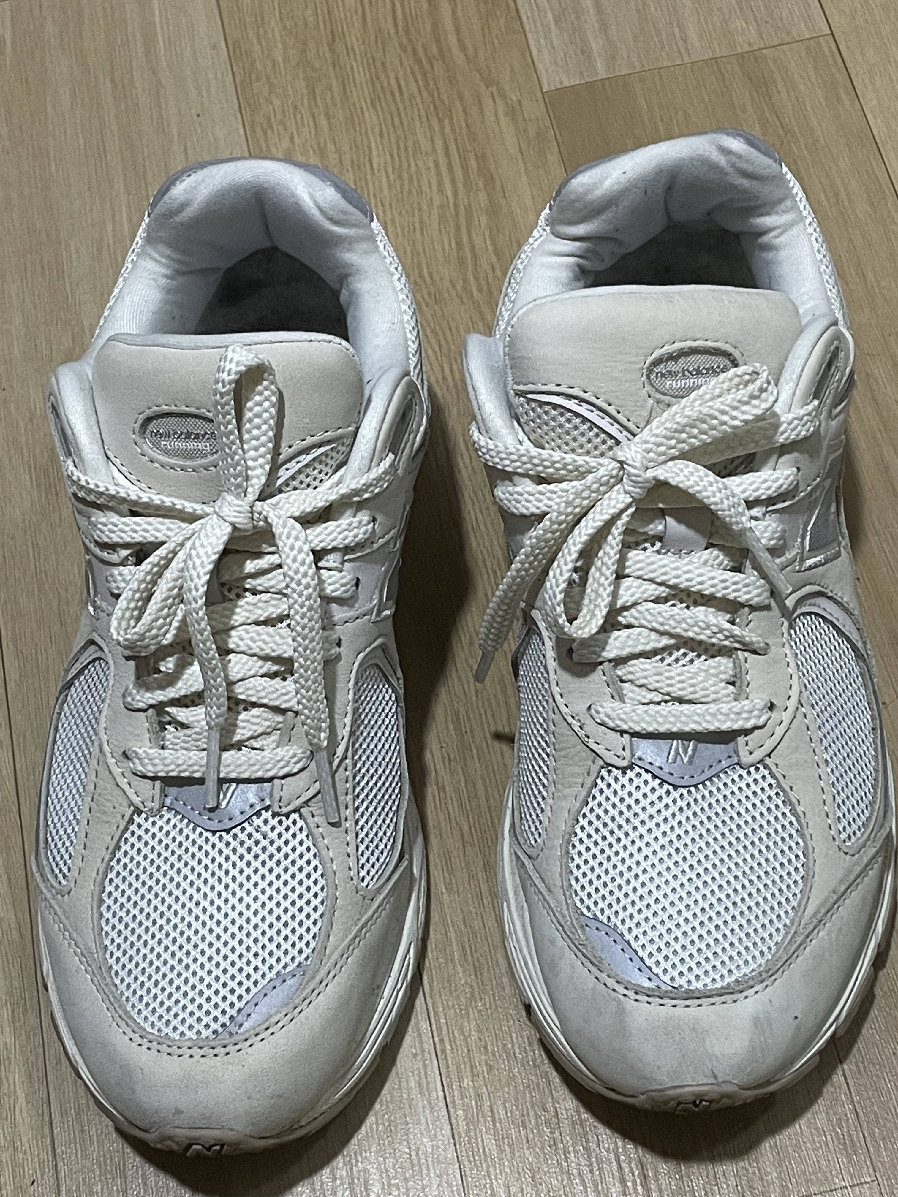 New Balance 2002R White Ivory 착용 스타일 - 2