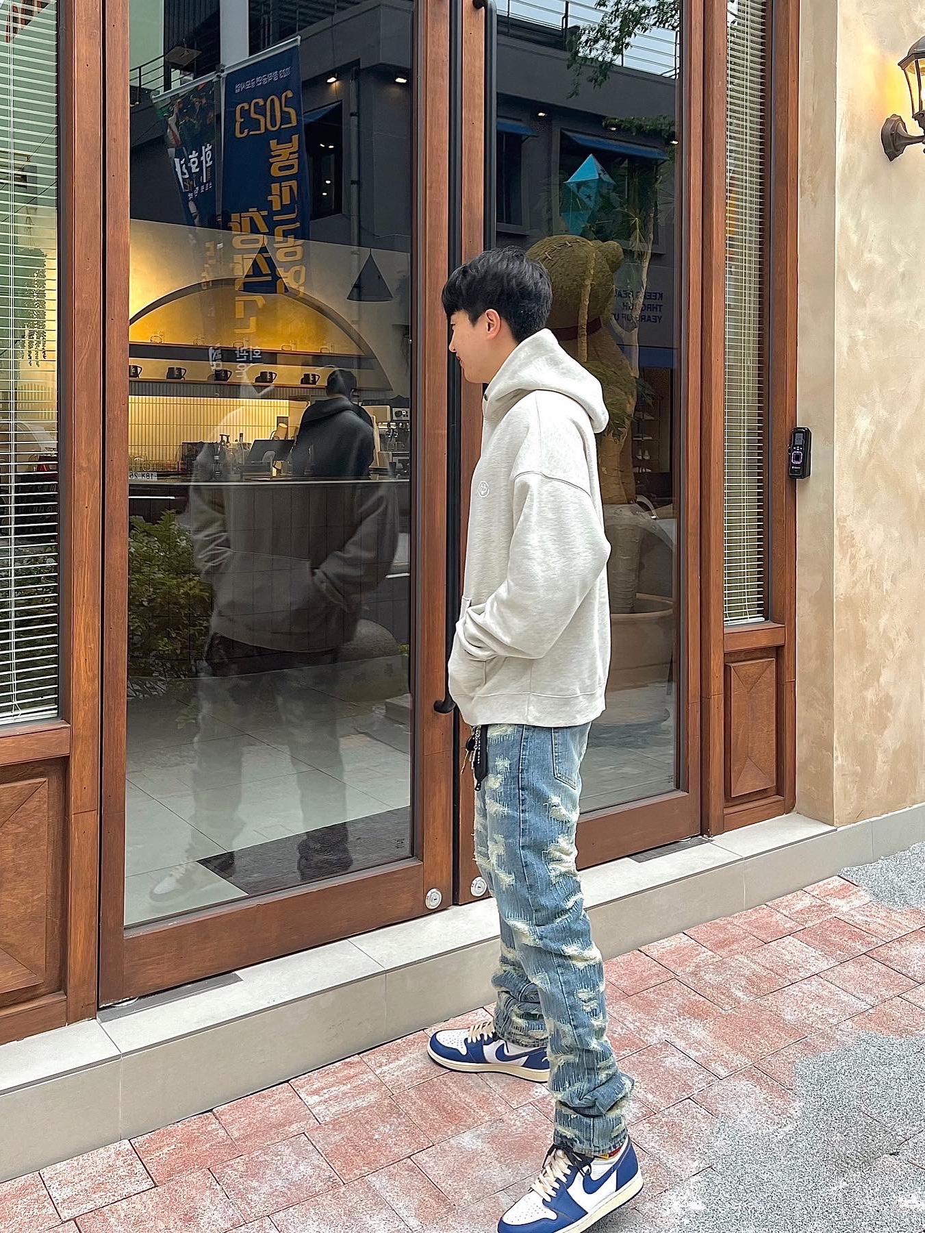 Undermycar x Konic Section Vol.2 Hard Destroyed Washed Jeans - 23SS, Jordan 1 x Union Retro High Blue Toe 착용 스타일 - 1