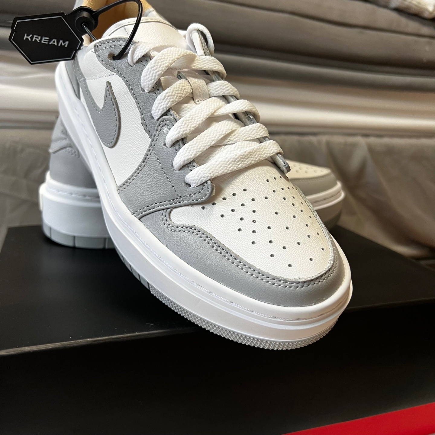 (W) Jordan 1 Elevate Low White and Wolf Grey 착용 스타일