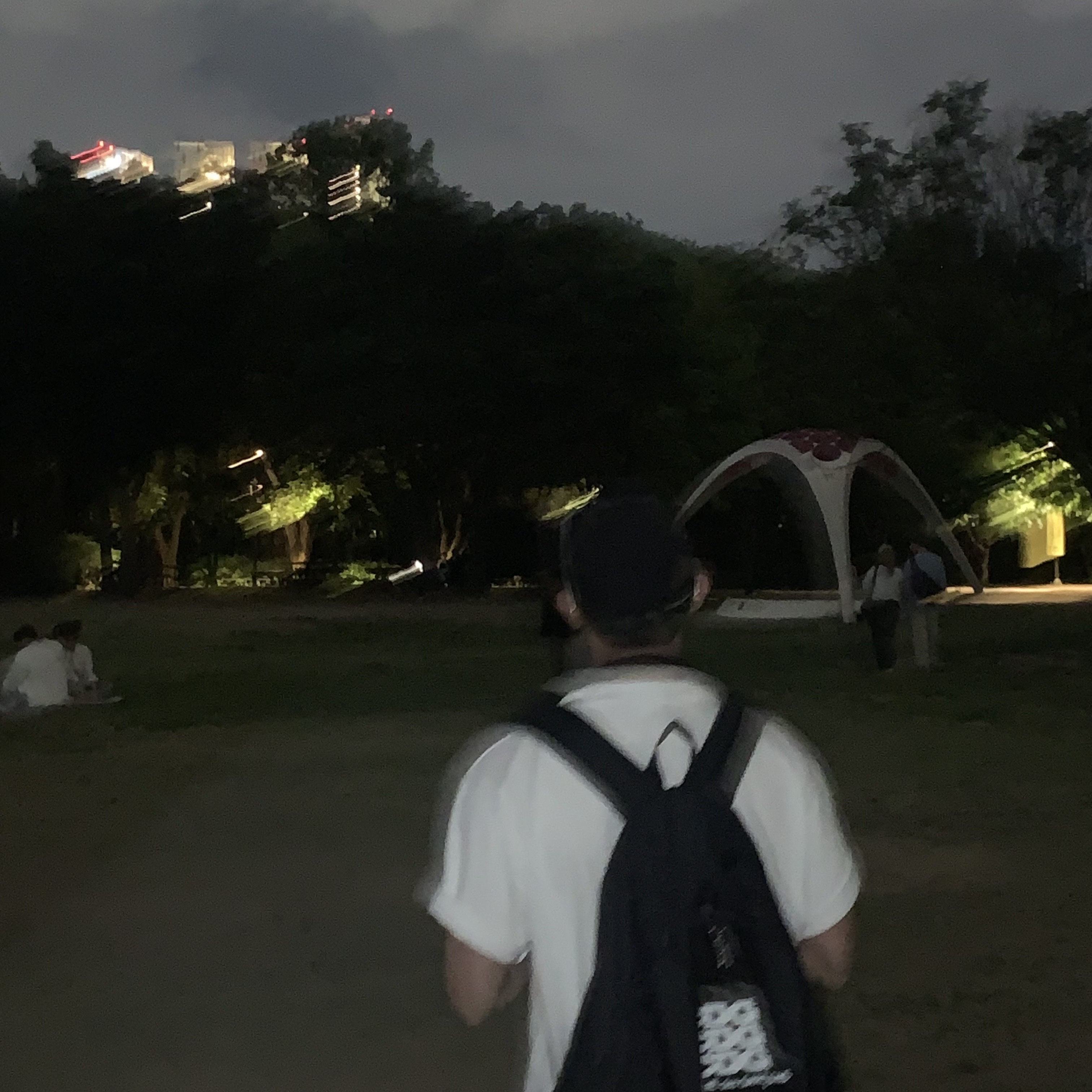 CDG Backpack Black 착용 스타일 - 3