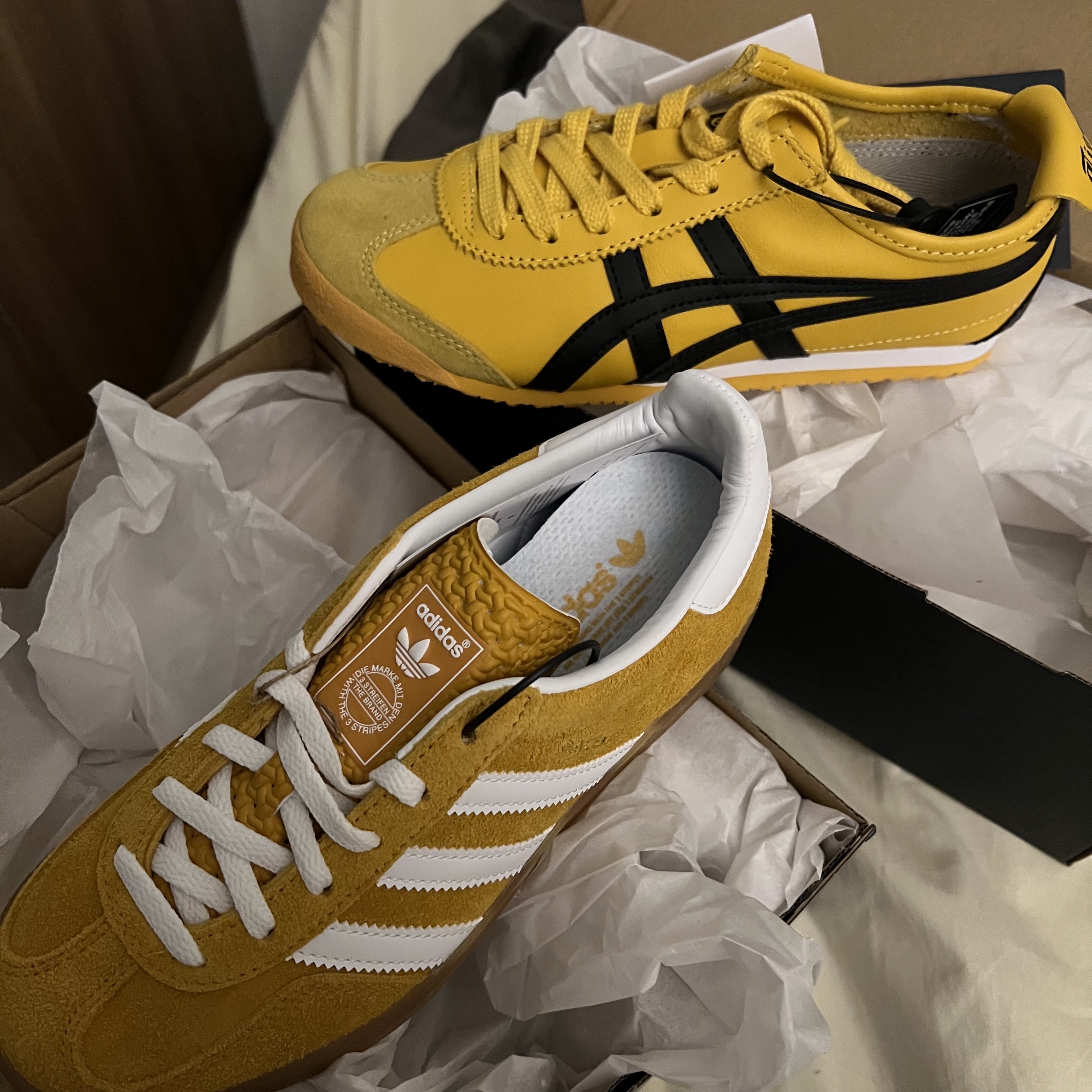 Onitsuka Tiger Mexico 66 Yellow Black, (W) Adidas Gazelle Indoor Orange Peel Cloud White 착용 스타일