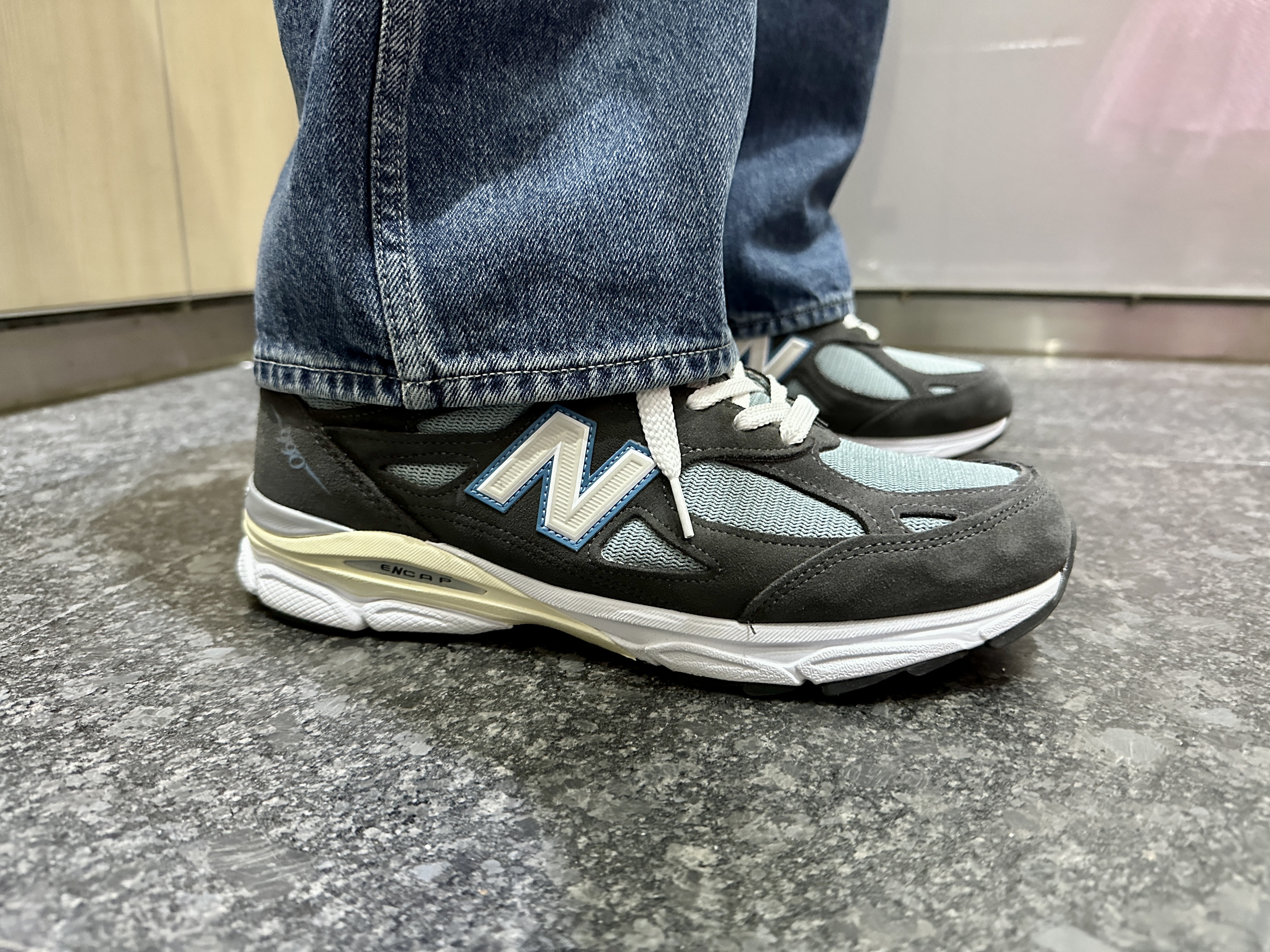 New Balance x Kith 990v3 Made in USA Steel Blue Grey 착용 스타일