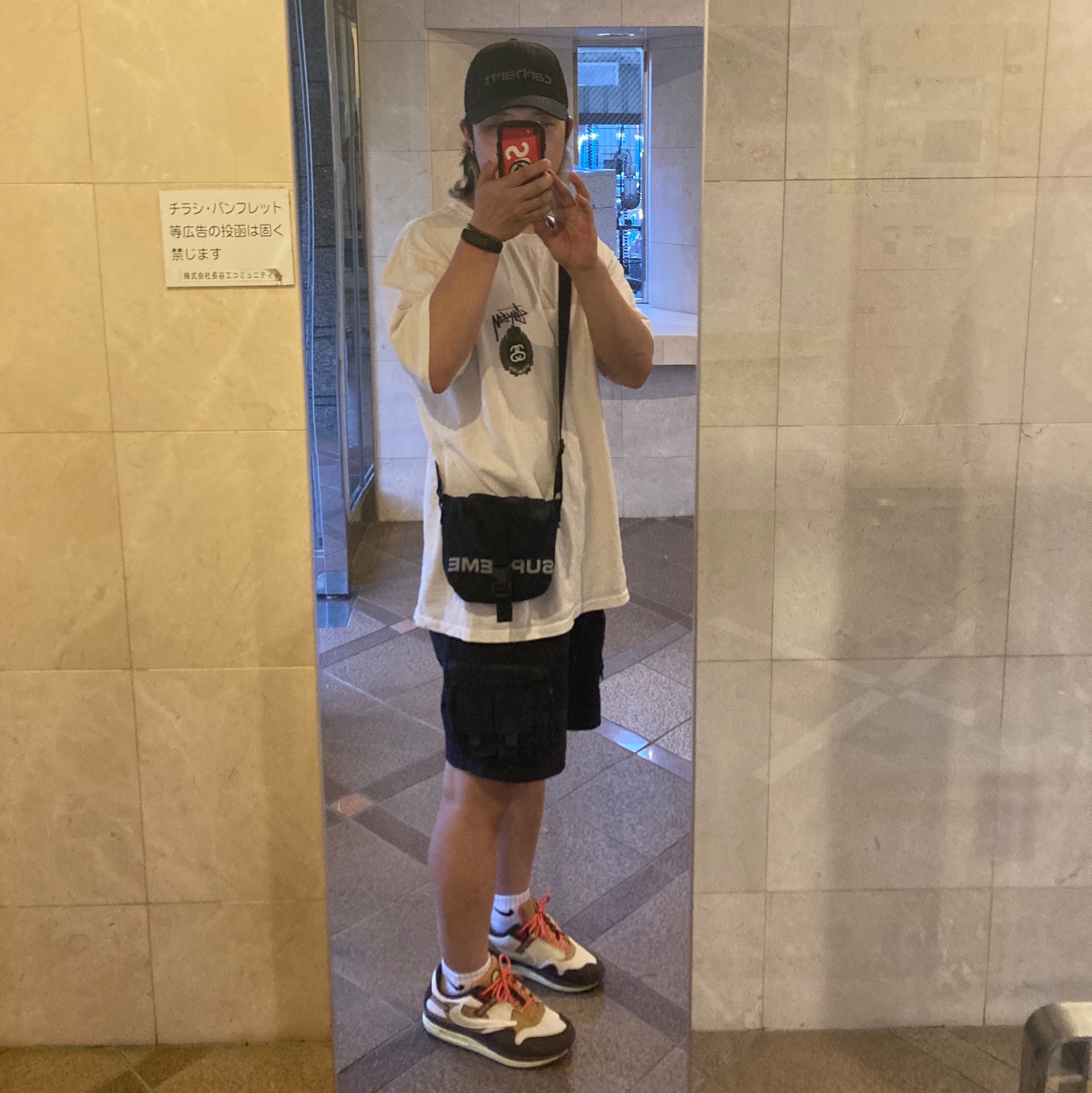 Nike x Travis Scott Air Max 1 Cact.us Brown, Nike ACG Cargo Shorts Black - Asia 착용 스타일