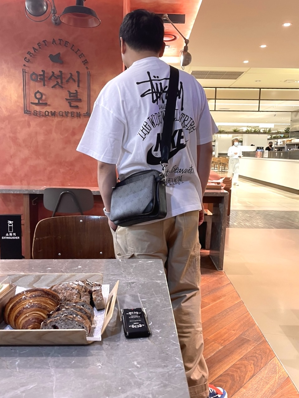 Nike x Stussy T-Shirt White (DV1774-100) 착용 스타일 - 1