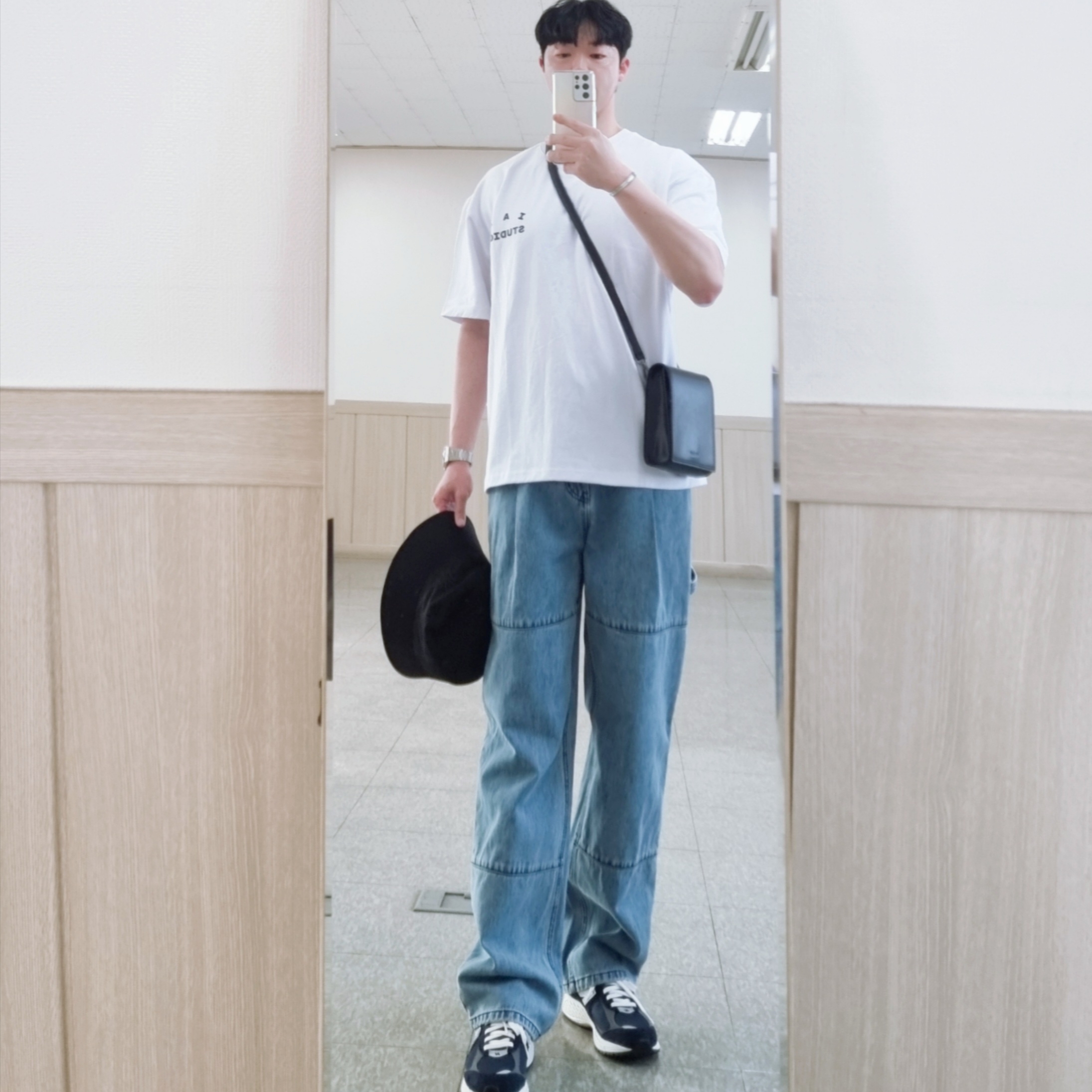 IAB Studio T-Shirt White Navy - 22FW, New Balance 2002R Eclipse Castlerock 착용 스타일