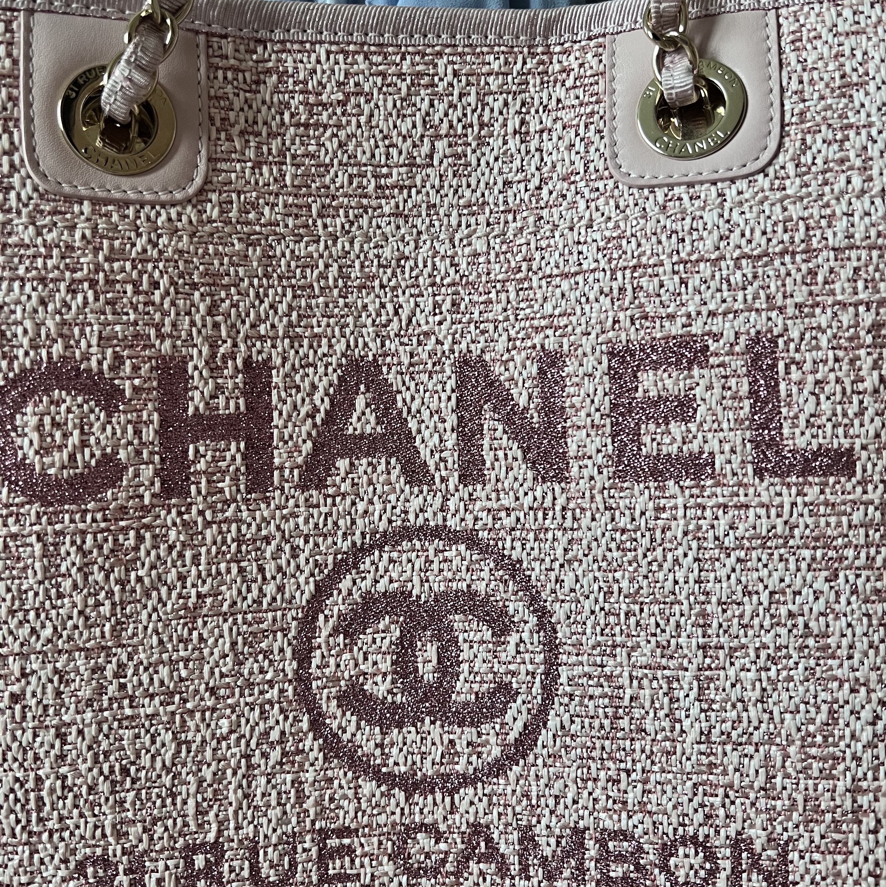 Chanel Small Shopping Bag Cotton Nylon Lurex Calfskin & Gold Pink 착용 스타일
