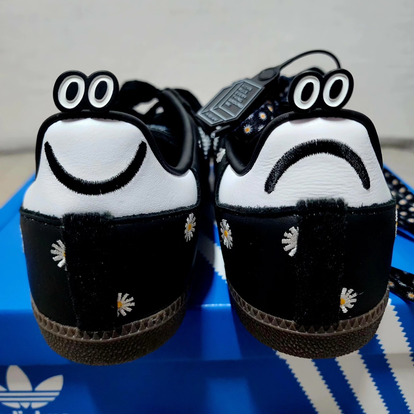 Adidas x Atmos x Face Samba OG Core Black 착용 스타일 - 2