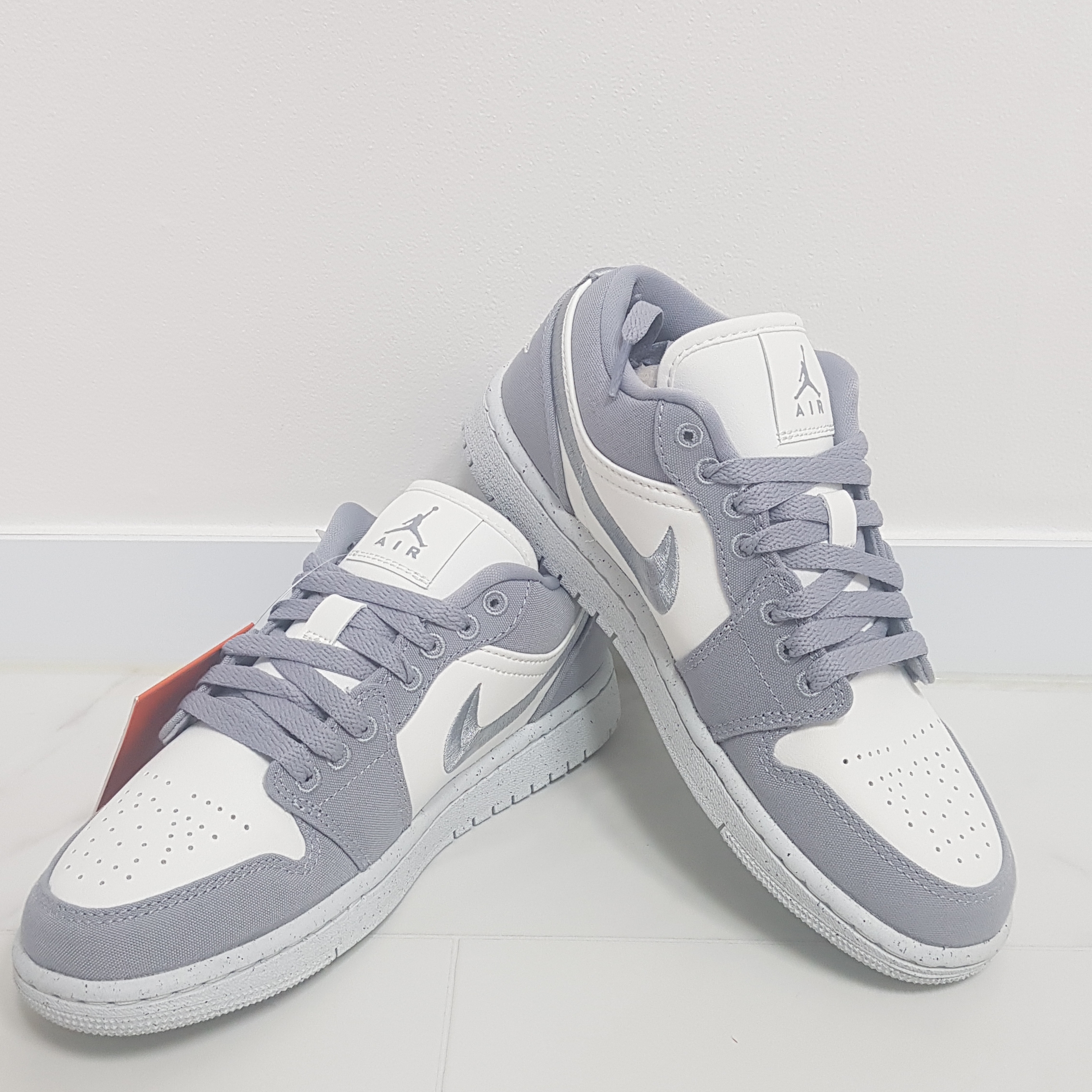 (W) Jordan 1 Low SE Light Steel Grey 착용 스타일 - 1