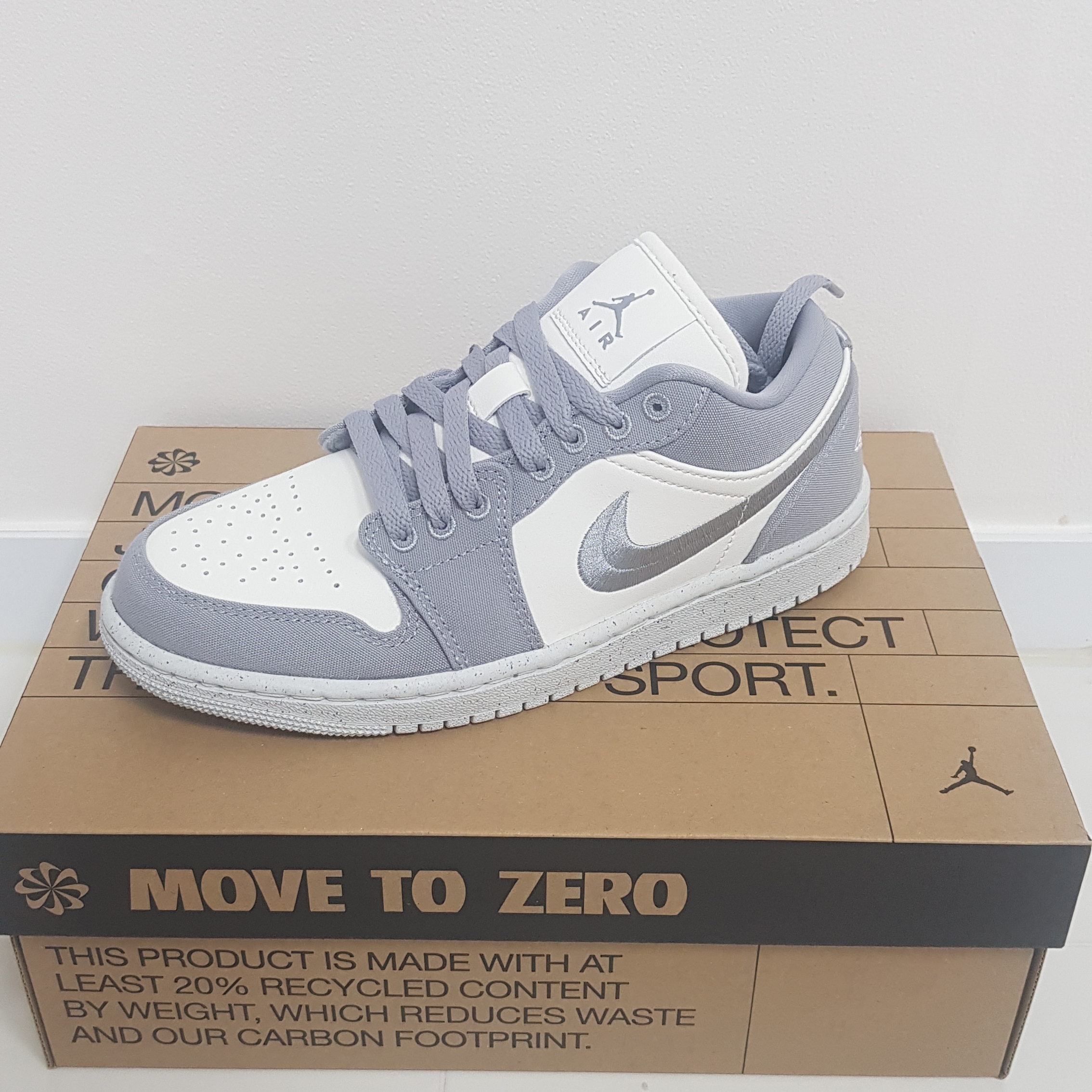 (W) Jordan 1 Low SE Light Steel Grey 착용 스타일 - 3