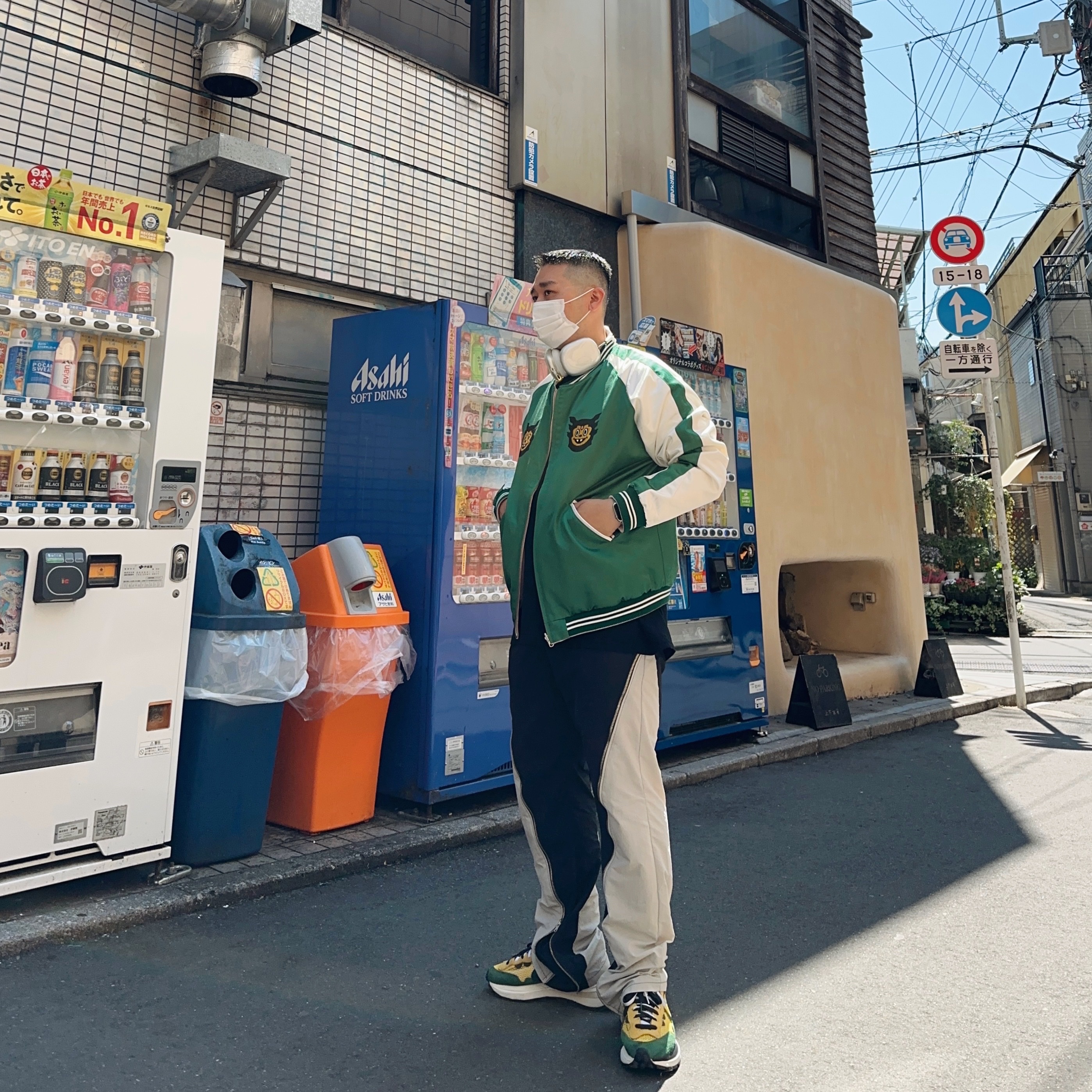 Human Made Uzi Made Yokosuka Jacket Pink, Nike x Sacai VaporWaffle Tour Yellow & Gorge Green Sail 착용 스타일