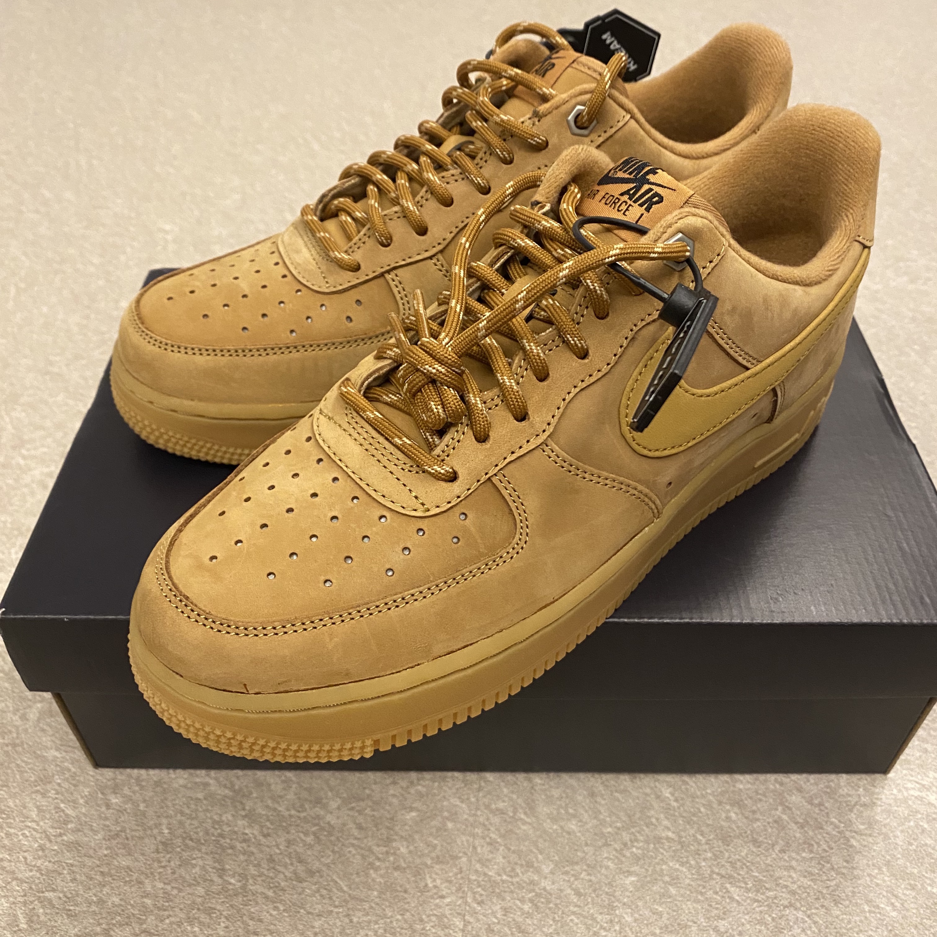 Nike Air Force 1 '07 WB Flax 착용 스타일