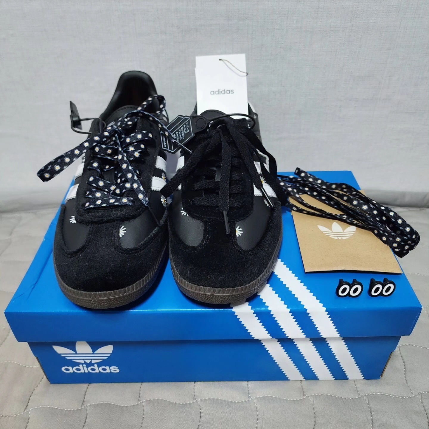 Adidas x Atmos x Face Samba OG Core Black 착용 스타일 - 3