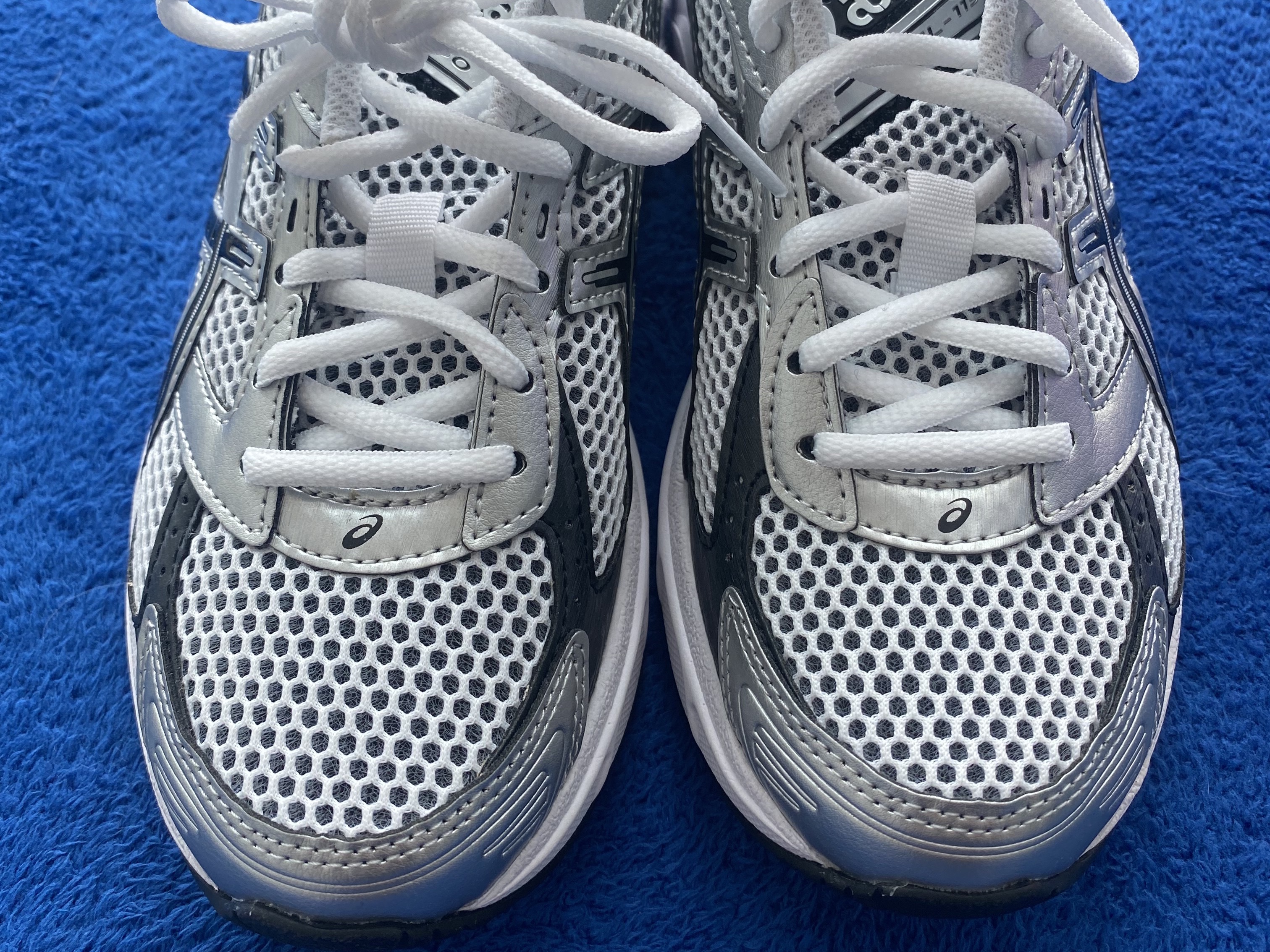 Asics Gel-1130 White Black 착용 스타일 - 3