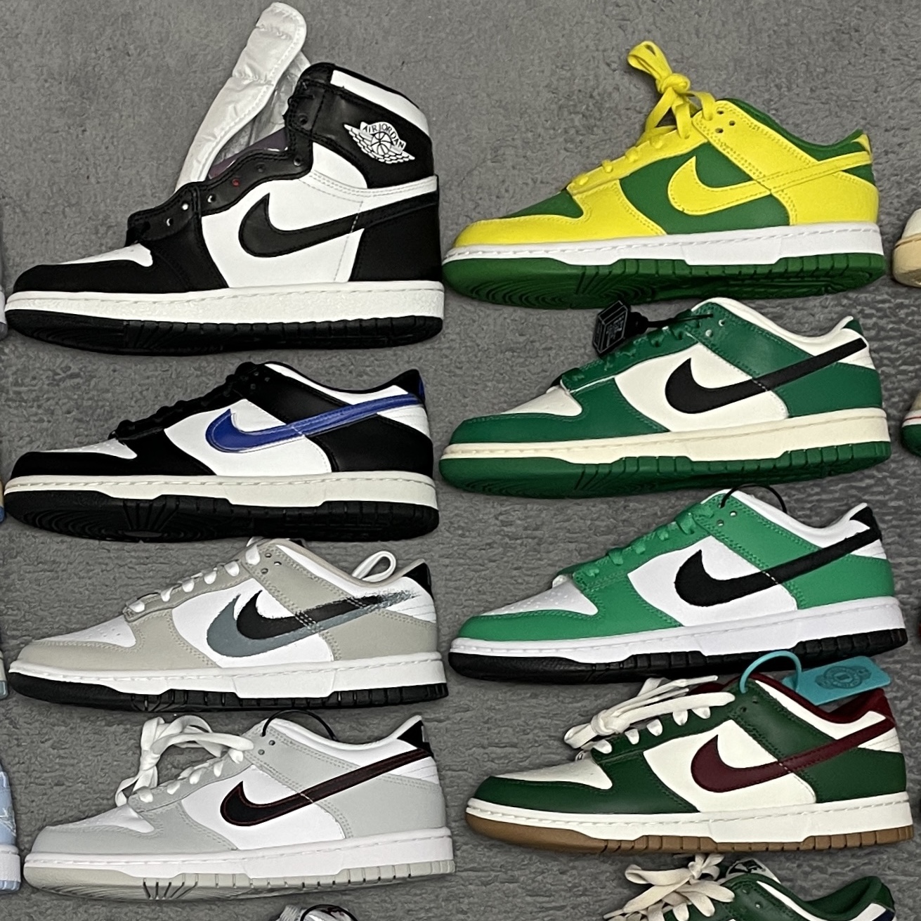 Jordan 1 High 85 Black White, (GS) Nike Dunk Low Next Nature Black Hyper Royal 착용 스타일