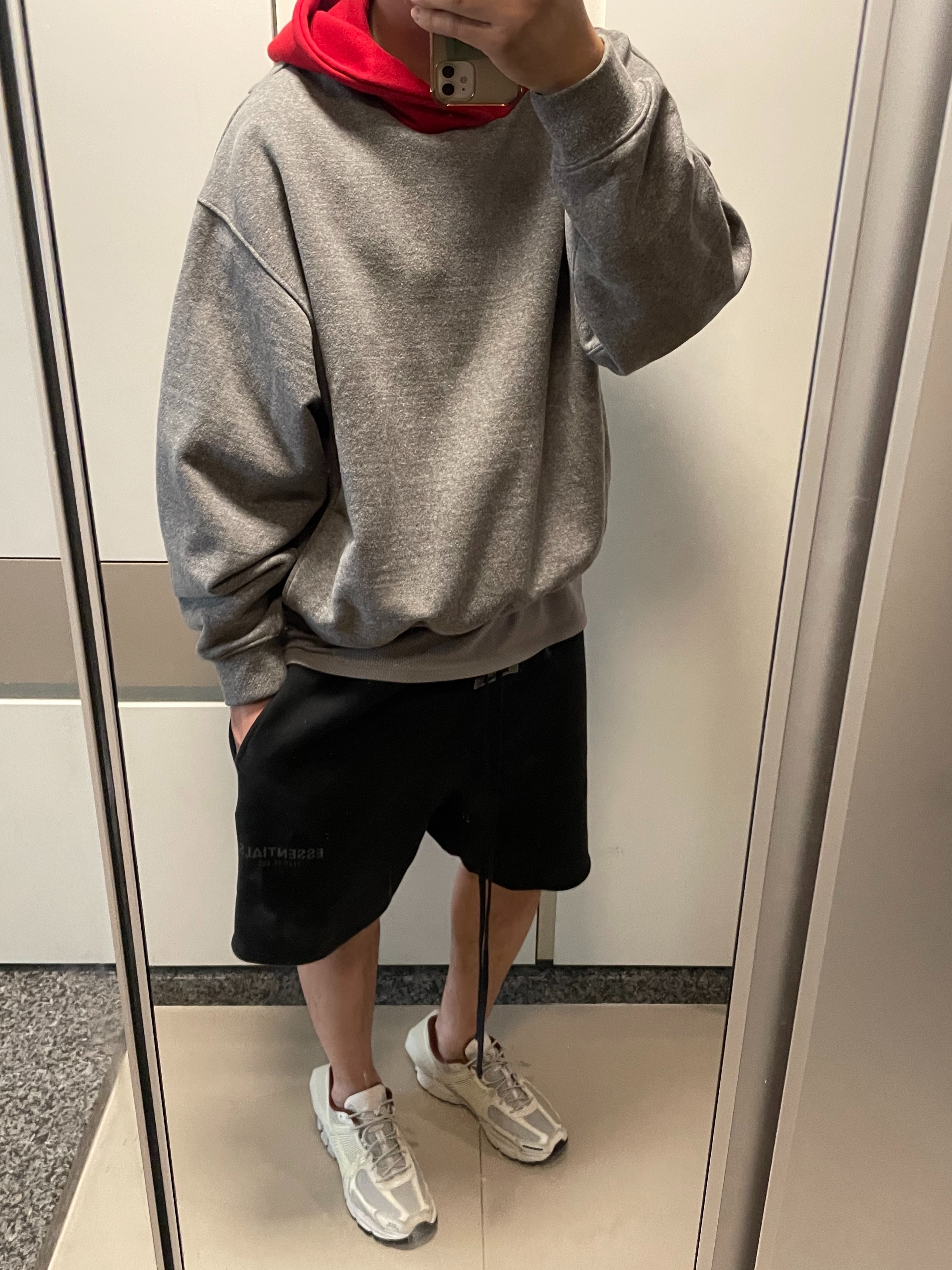 Essentials The Core Collection Sweatshorts Stretch Limo, Nike x A-Cold-Wall Zoom Vomero 5 Sail 착용 스타일