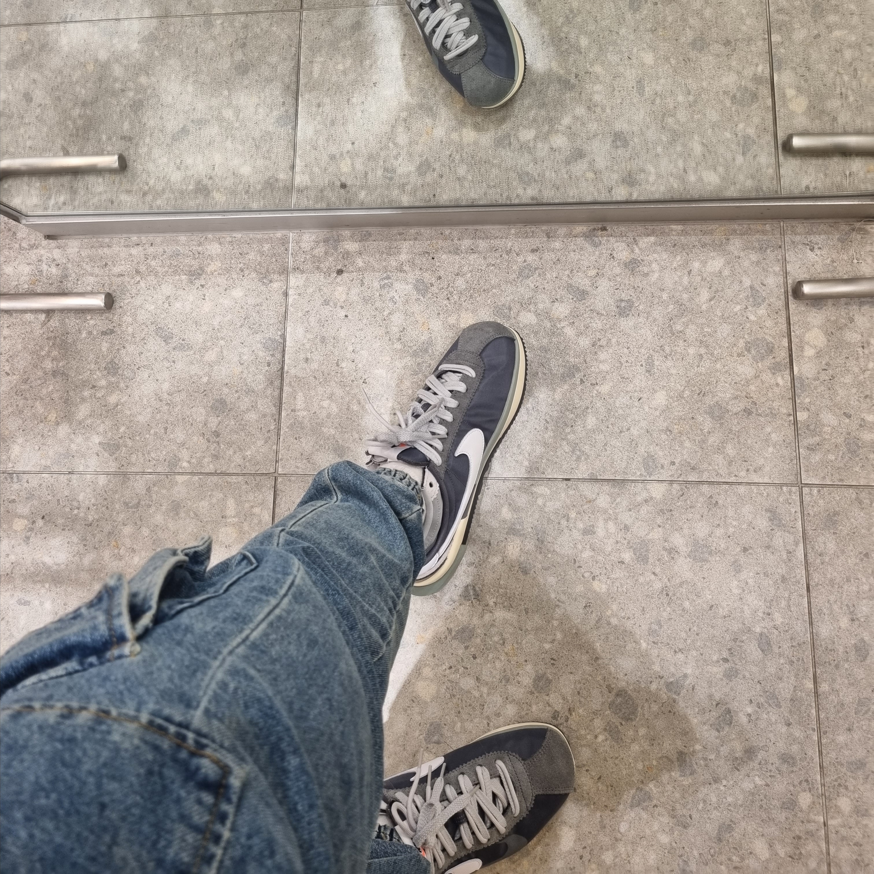 Nike x Sacai Zoom Cortez SP Iron Grey 착용 스타일