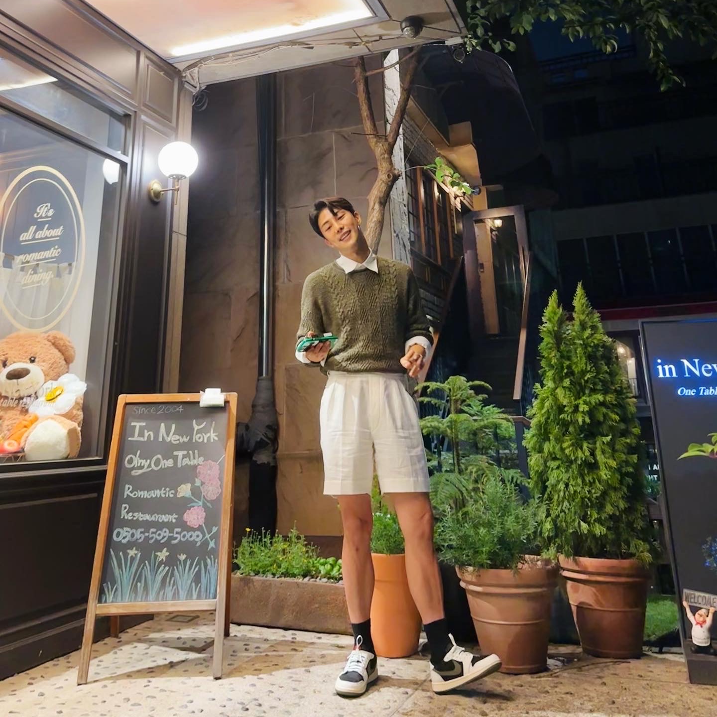 (W) Jordan 1 x Travis Scott Retro Low OG SP Medium Olive 착용 스타일 - 1