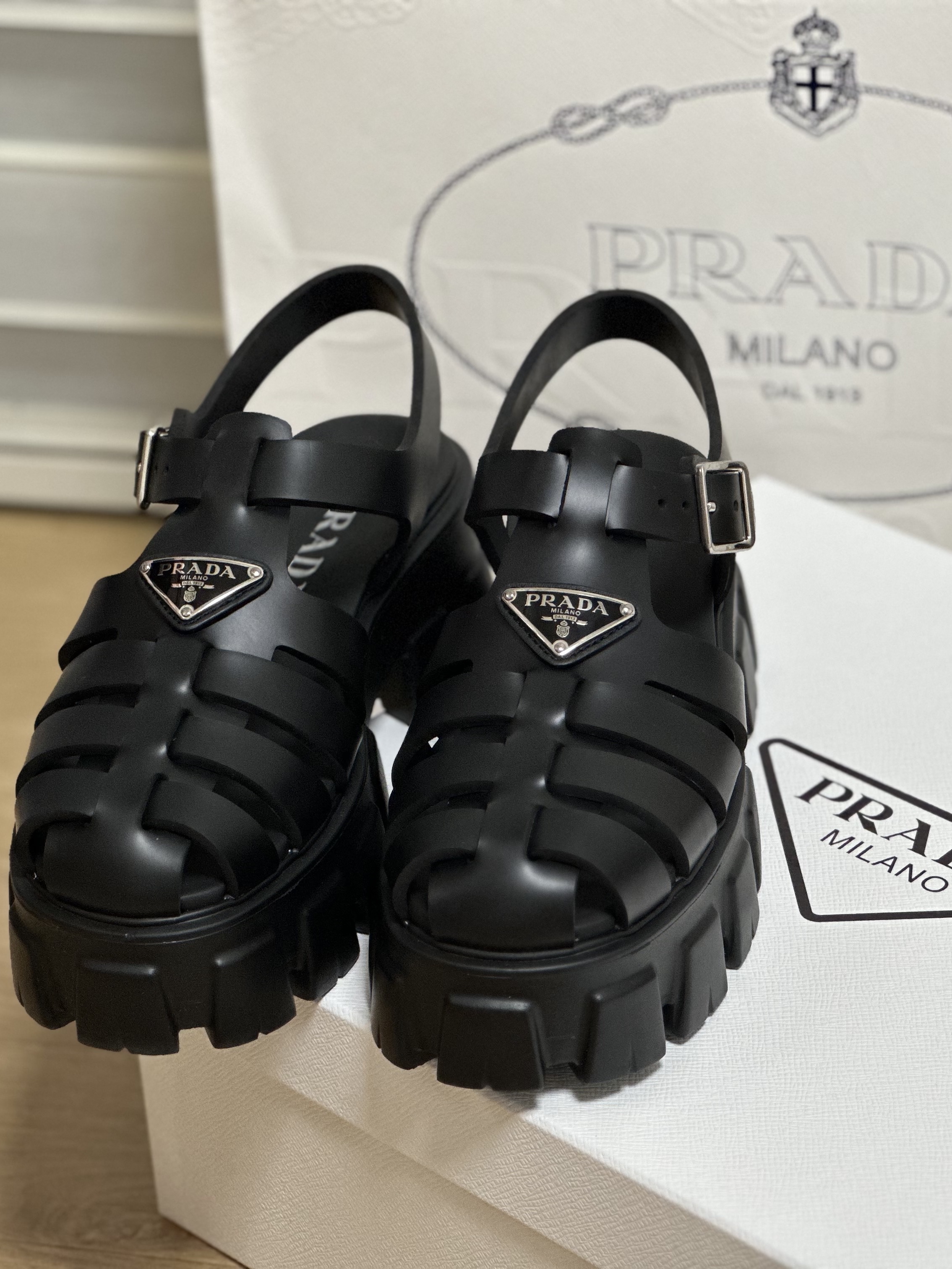 Prada Triangle Leather Shoulder Bag Black, (W) Prada Rubber Sandal Black 착용 스타일 - 5