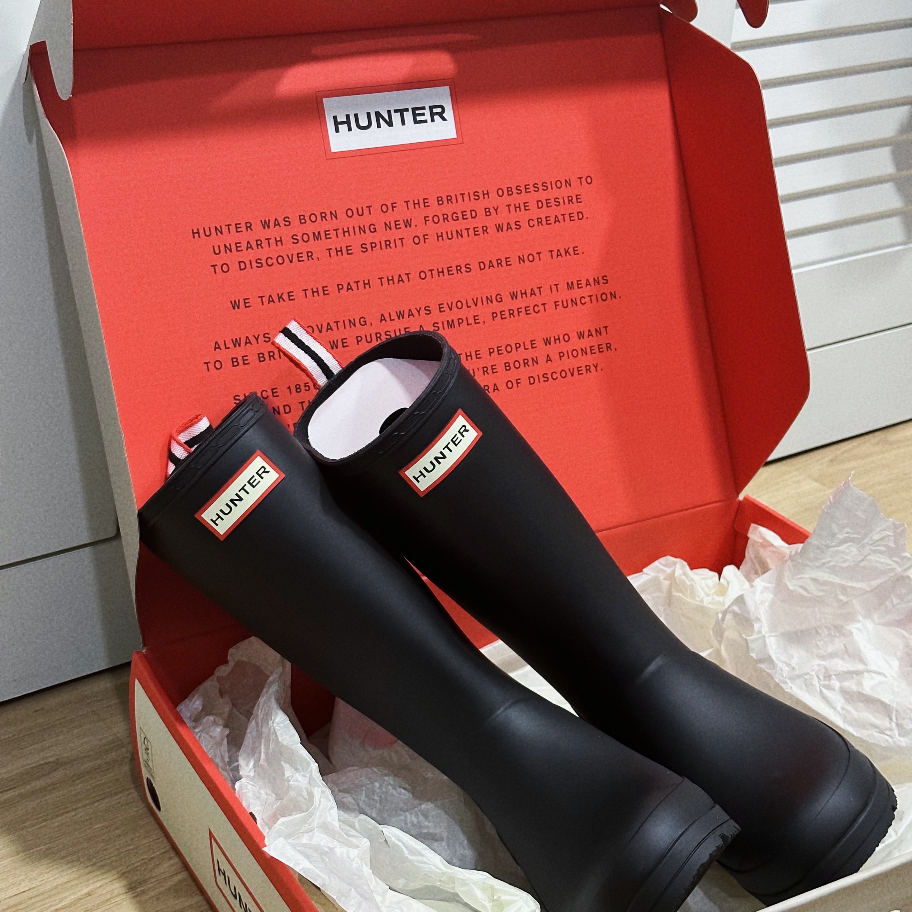 (W) Hunter Play Tall Wellington Rain Boots Black 착용 스타일