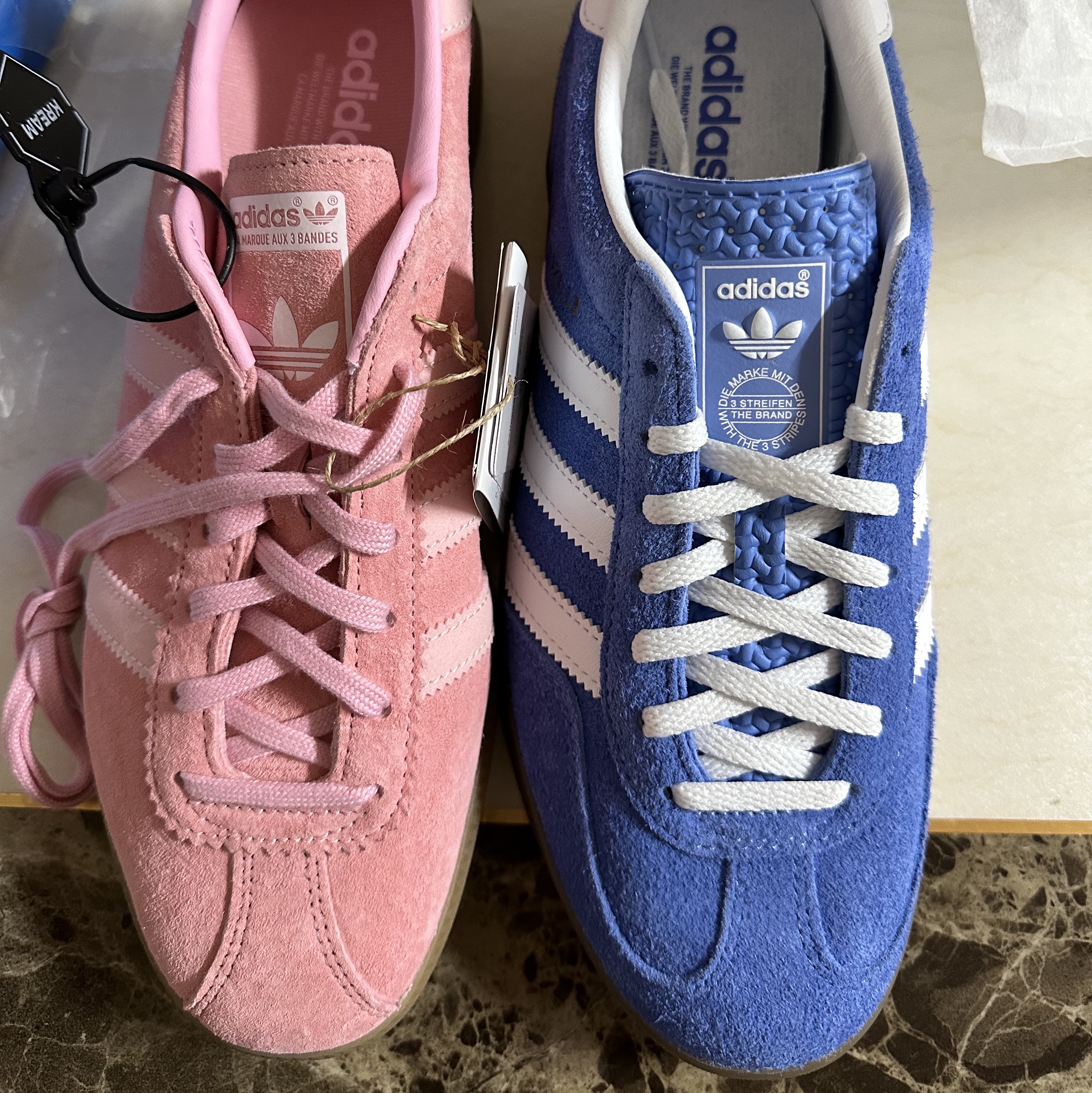 (W) Adidas Gazelle Indoor Blue Fusion Cloud White, Adidas Bermuda Glow Pink 착용 스타일 - 2