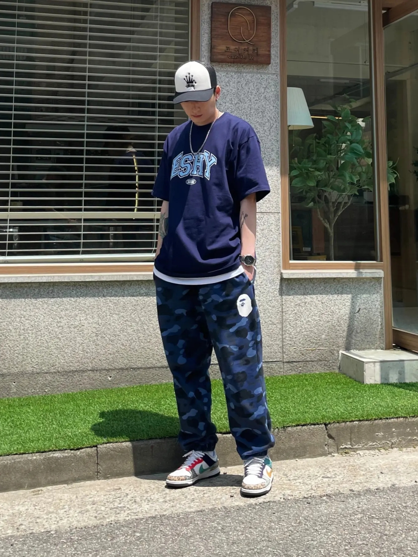Stussy Crown Stock Trucker Cap Black, (W) Nike Dunk Low SE Patchwork 착용 스타일