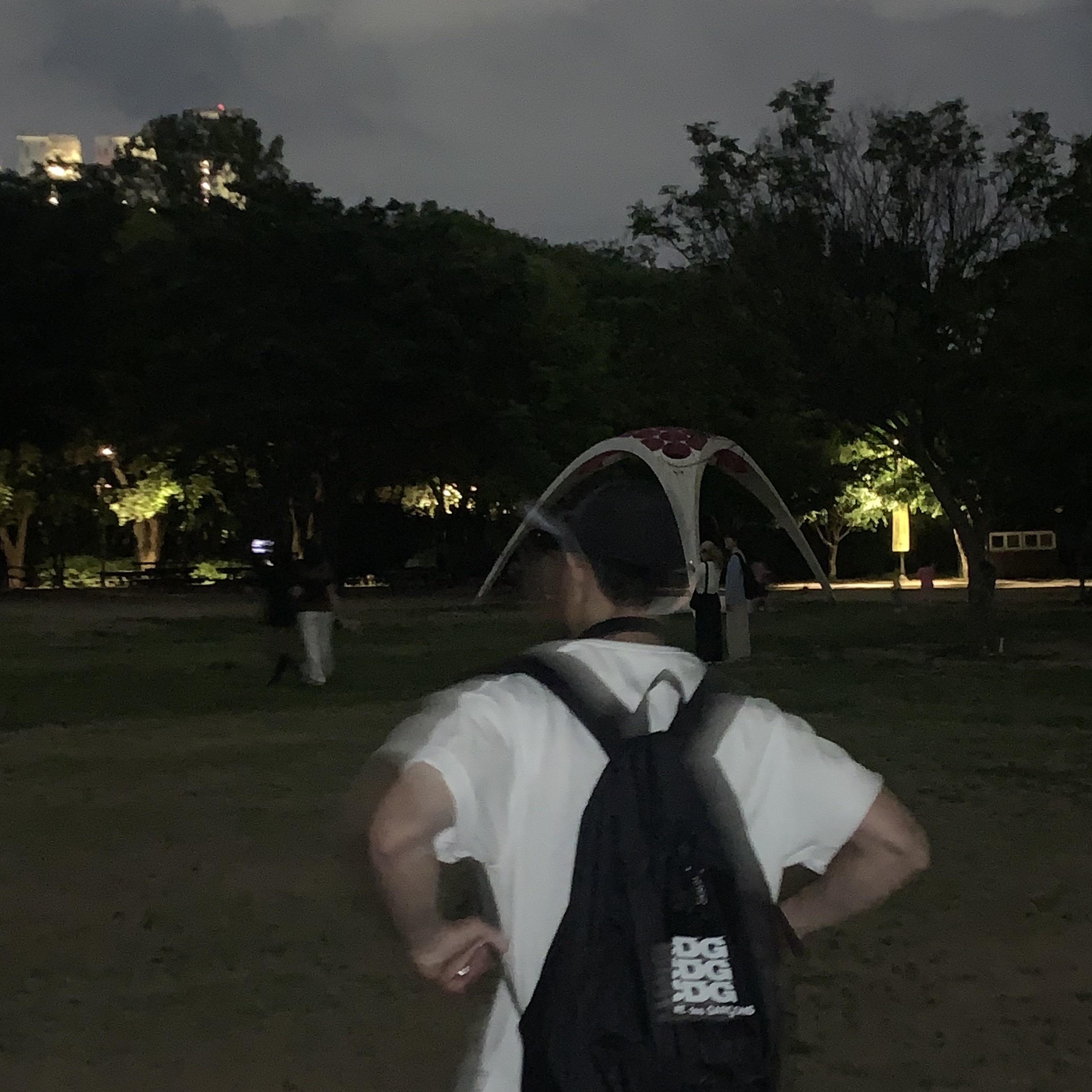 CDG Backpack Black 착용 스타일 - 2