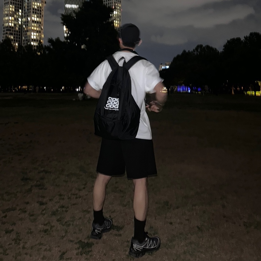 CDG Backpack Black 착용 스타일 - 4