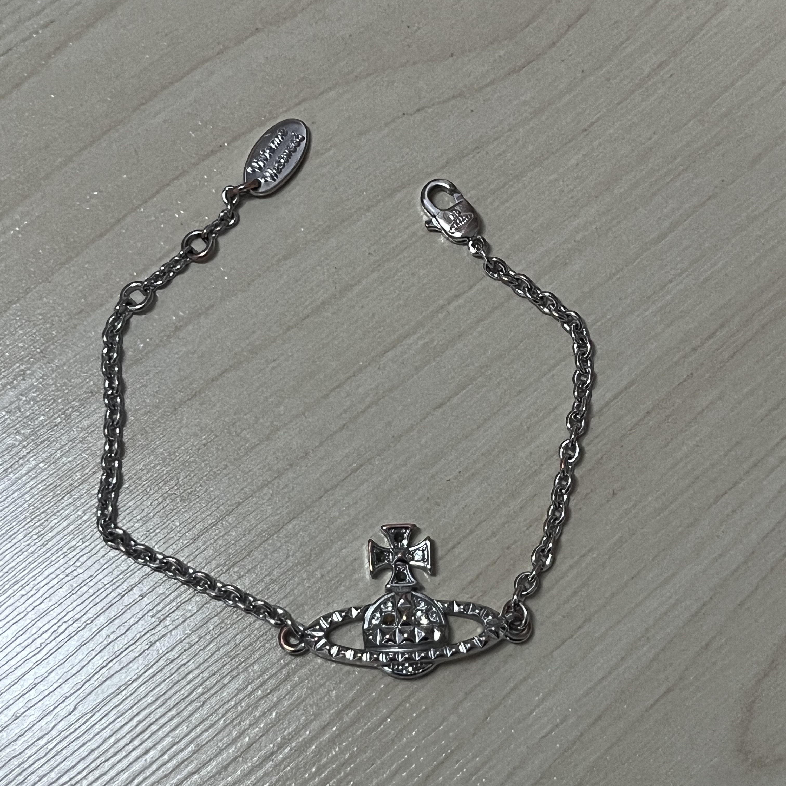 Vivienne Westwood Mayfair Bas Relief Bracelet Silver 착용 스타일