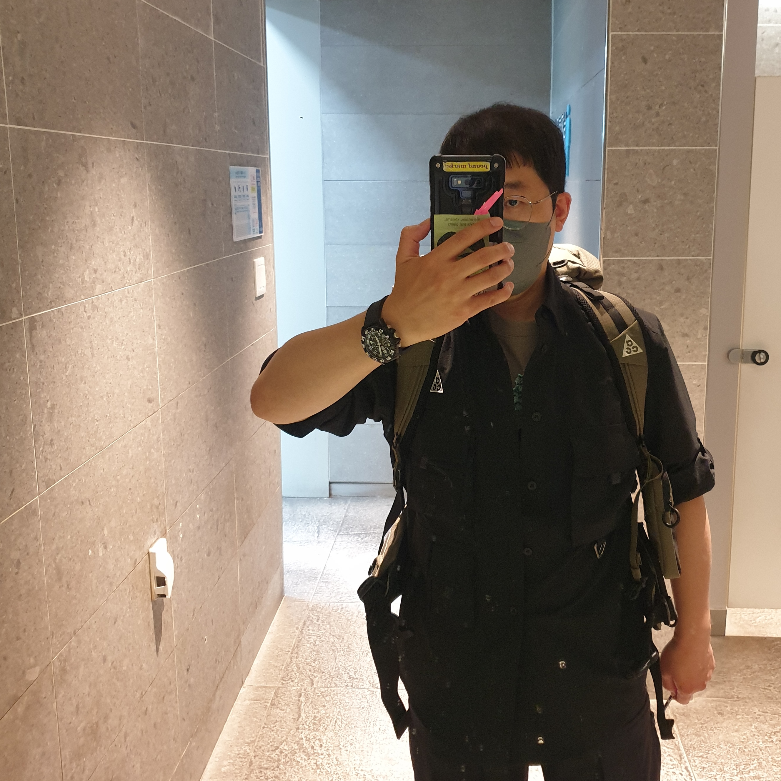 Nike ACG Devastation Trail Work Shirt Black - Asia, Nike ACG Smith Summit Cargo Pants Black Summit White - Asia 착용 스타일 - 1