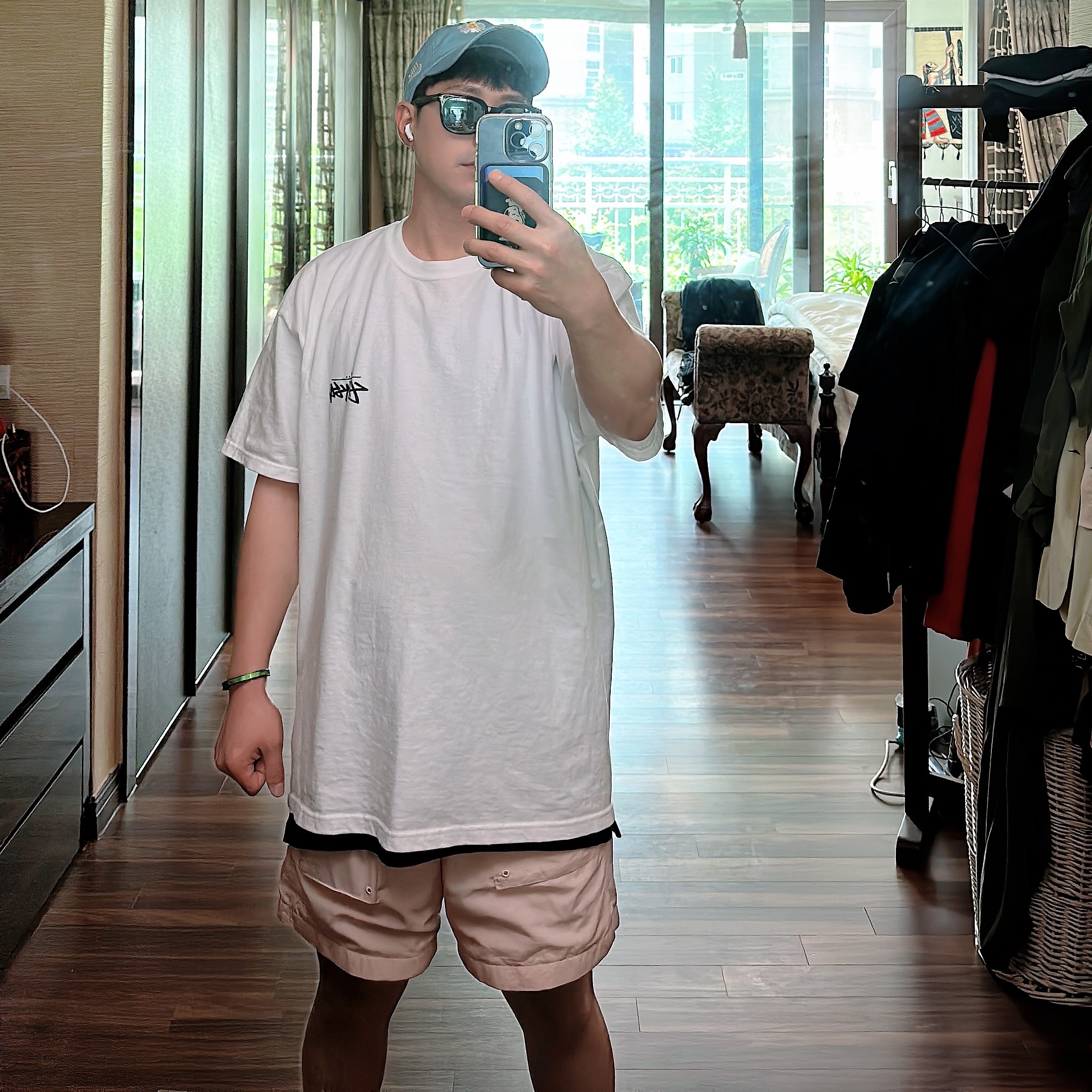 Nike Heritage 86 Cap Worn Blue, Stussy x Our Legacy x Denim Tears Stockholm T-Shirt White 착용 스타일 - 2