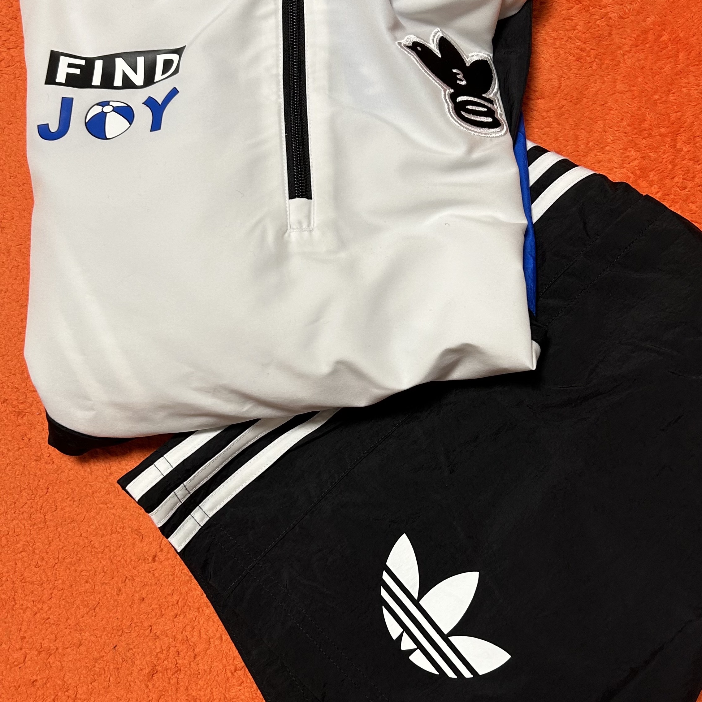 Arc'teryx Heliad 10 Backpack Groovie, Stussy x Martine Rose Collage Pigment Dyed T-Shirt Black 착용 스타일 - 3