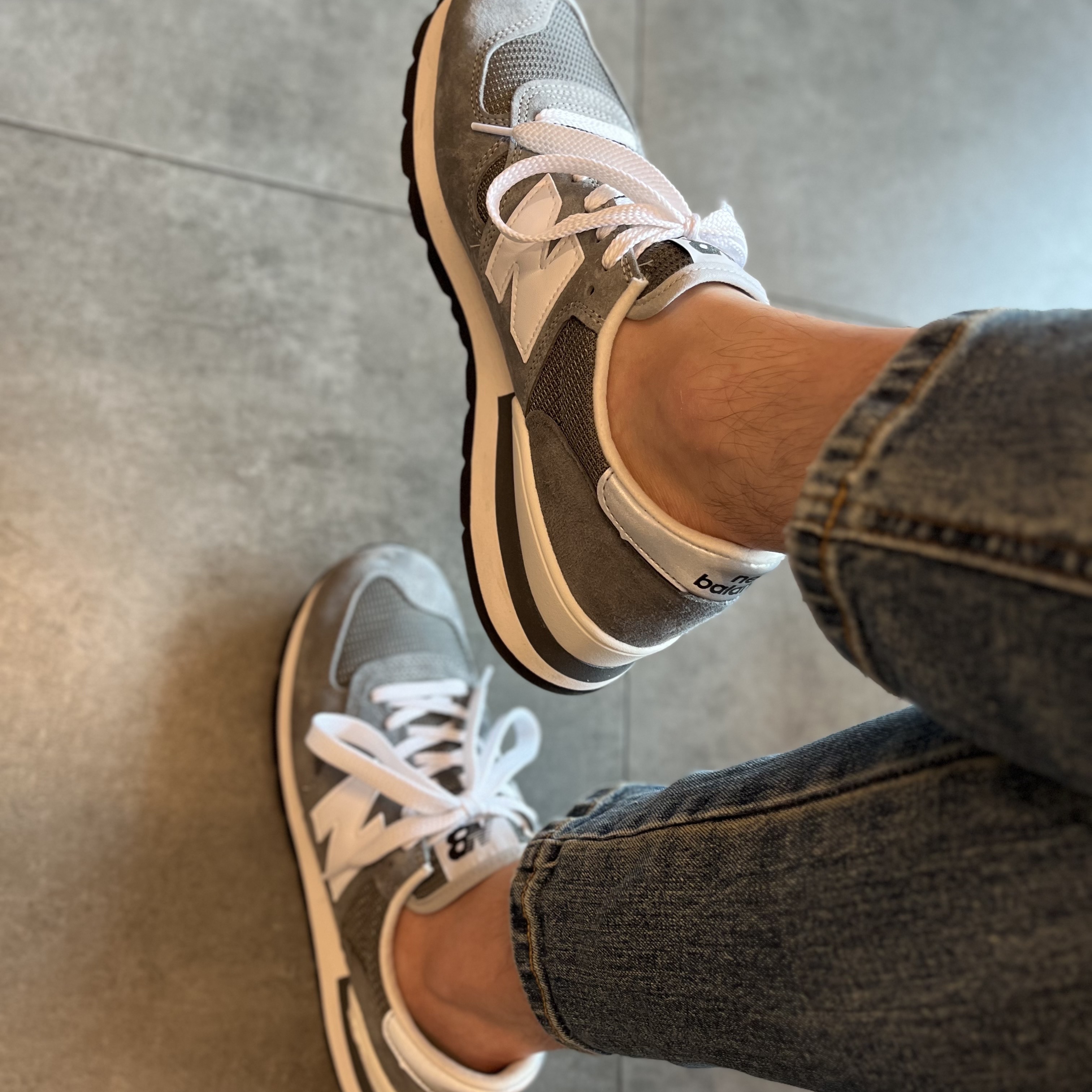 New Balance 990v1 Made in USA Grey White 착용 스타일 - 1