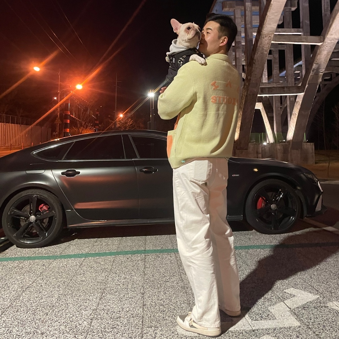 Jordan 1 x Travis Scott Retro Low OG SP Sail and Ridgerock, IAB Studio x Obey Archer Cardigan Yellow 착용 스타일